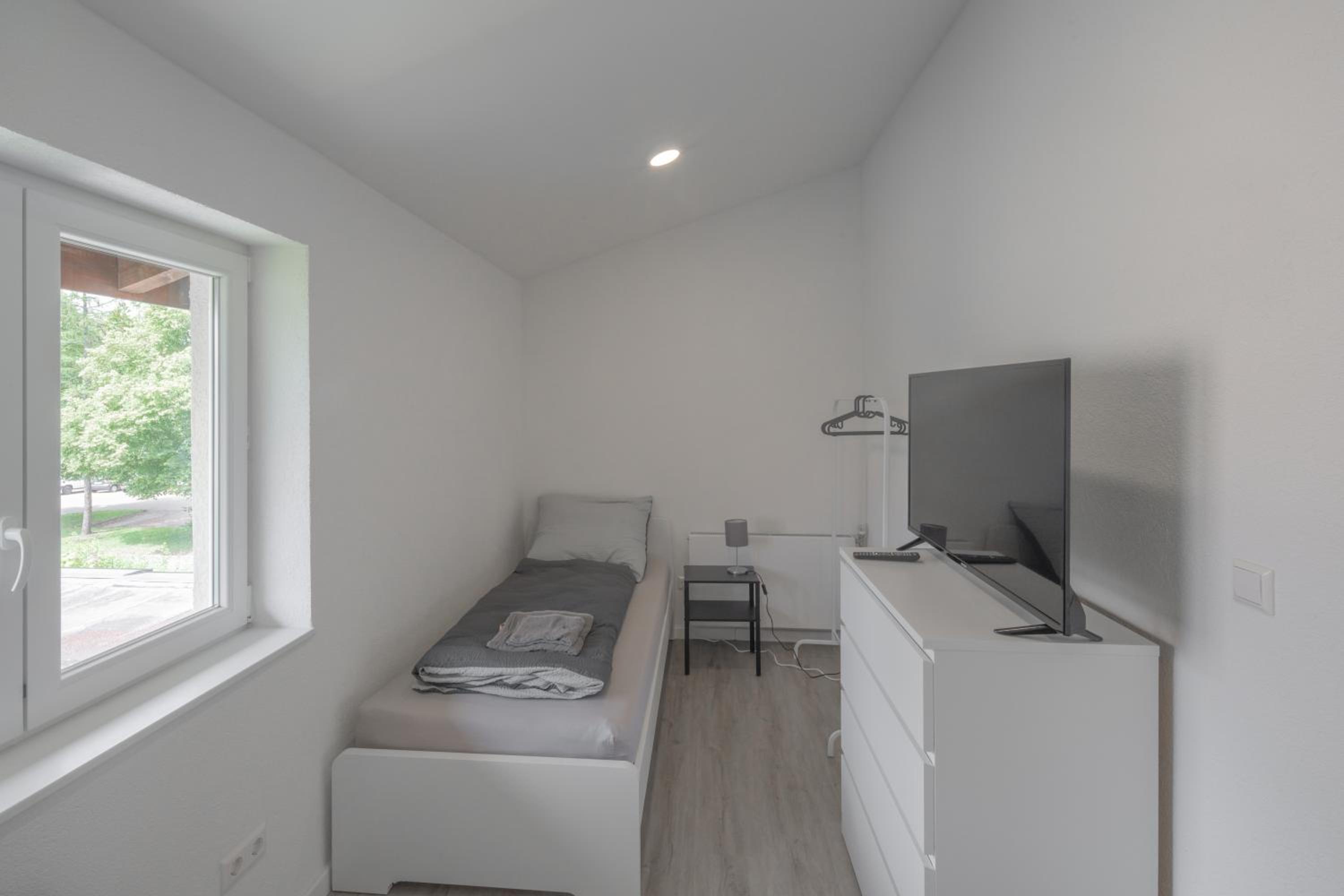 WORK&SLEEP Moderne Apartments in Villingen Schwenningen - Einzelbetten, TV, Bettwäsche & Handtücher, WLAN
