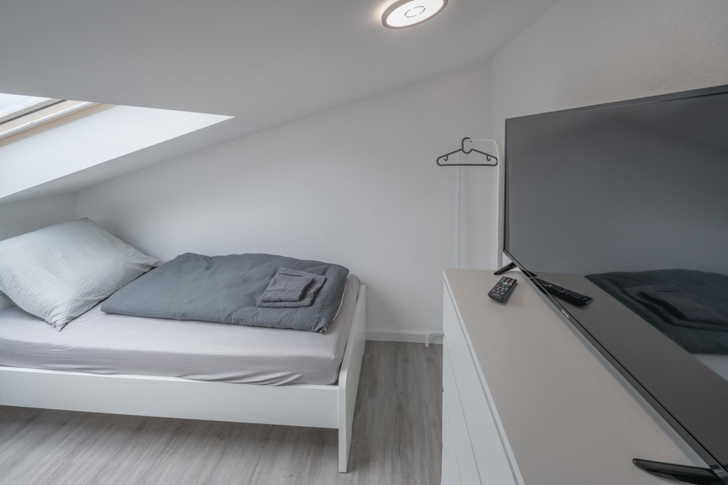 WORK&SLEEP Moderne Apartments in Villingen Schwenningen - Einzelbetten, TV, Bettwäsche & Handtücher, WLAN