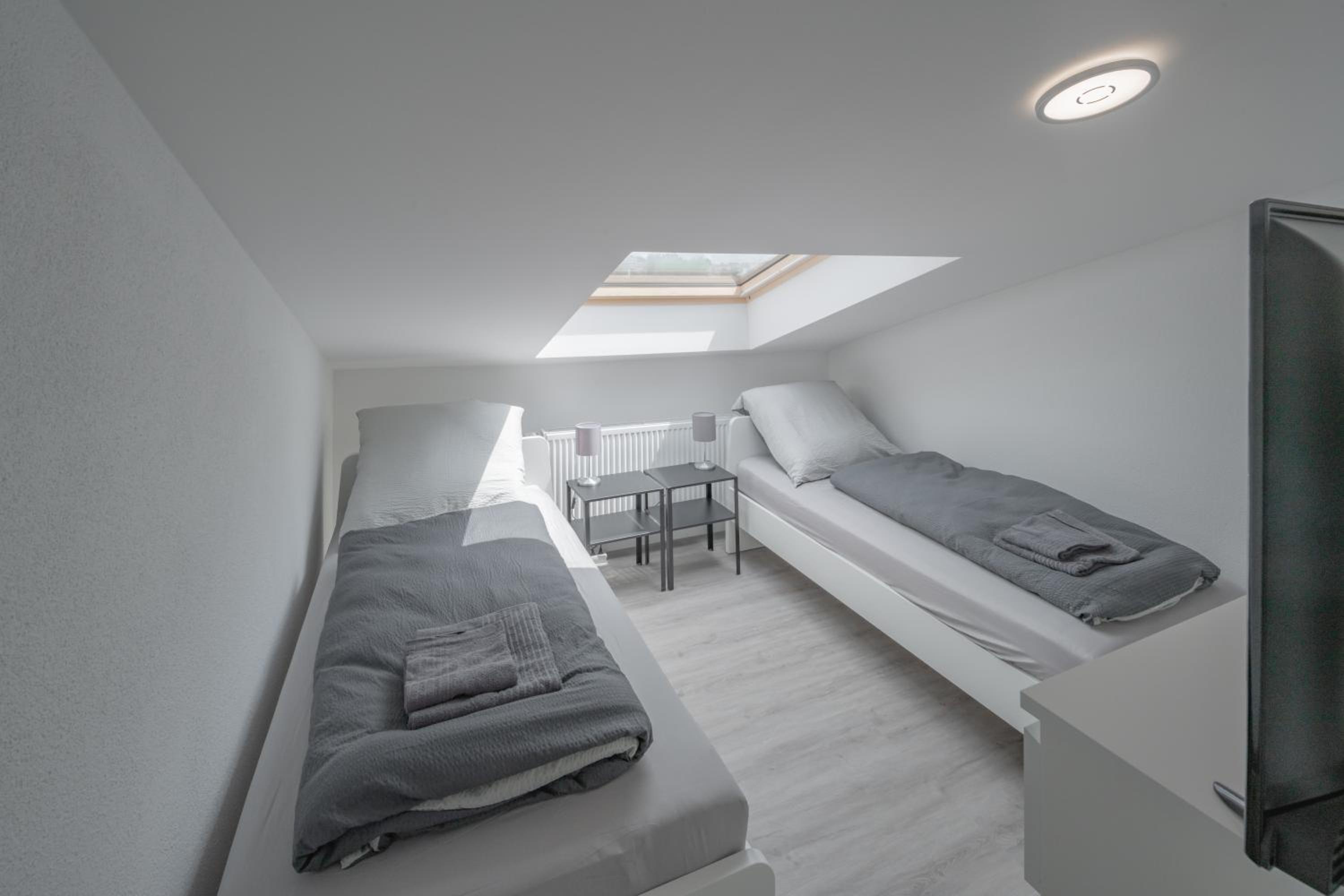 WORK&SLEEP Moderne Apartments in Villingen Schwenningen - Einzelbetten, TV, Bettwäsche & Handtücher, WLAN