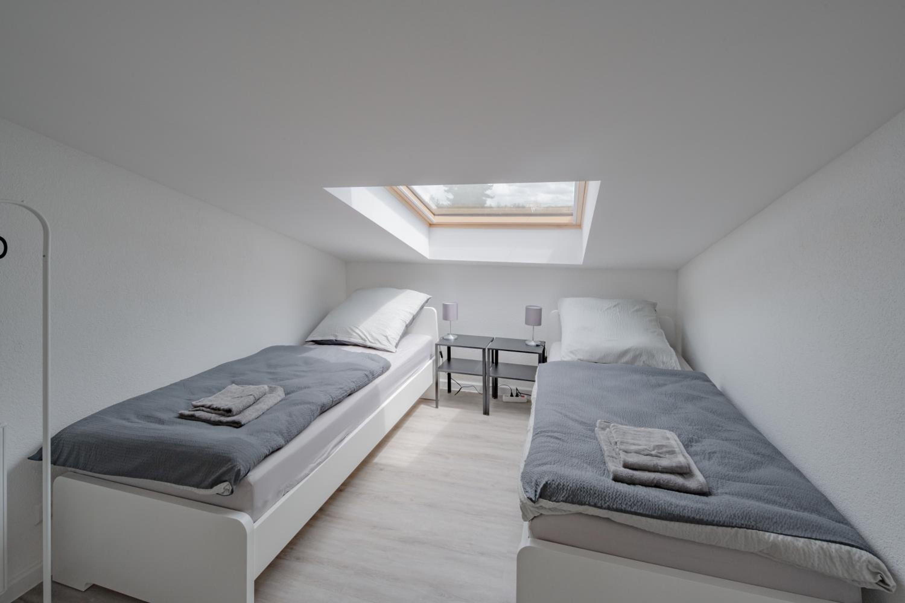 WORK&SLEEP Moderne Apartments in Villingen Schwenningen - Einzelbetten, TV, Bettwäsche & Handtücher, WLAN