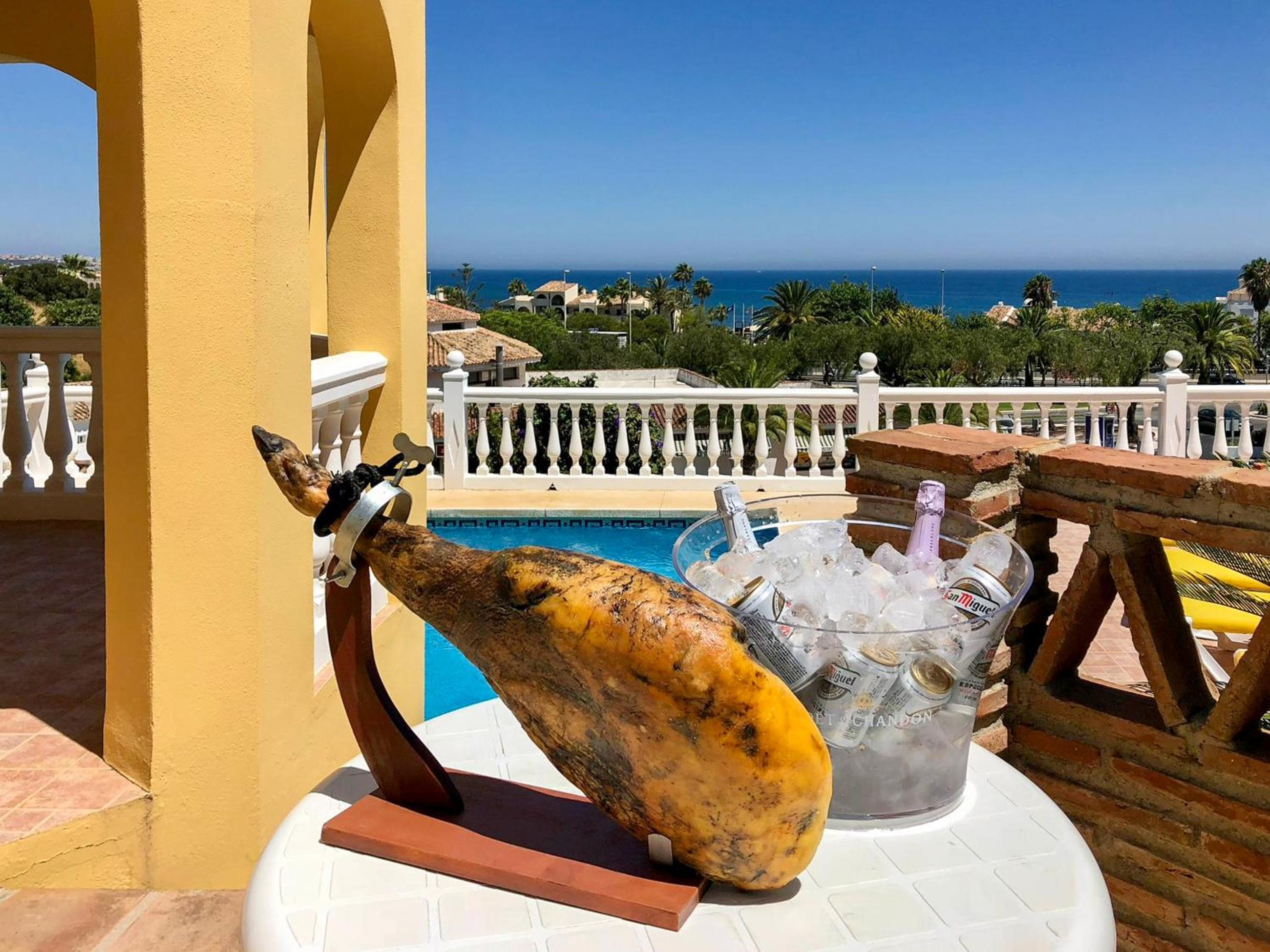 108-Villa, 2 Minutes Walk to the beach, Heated pool