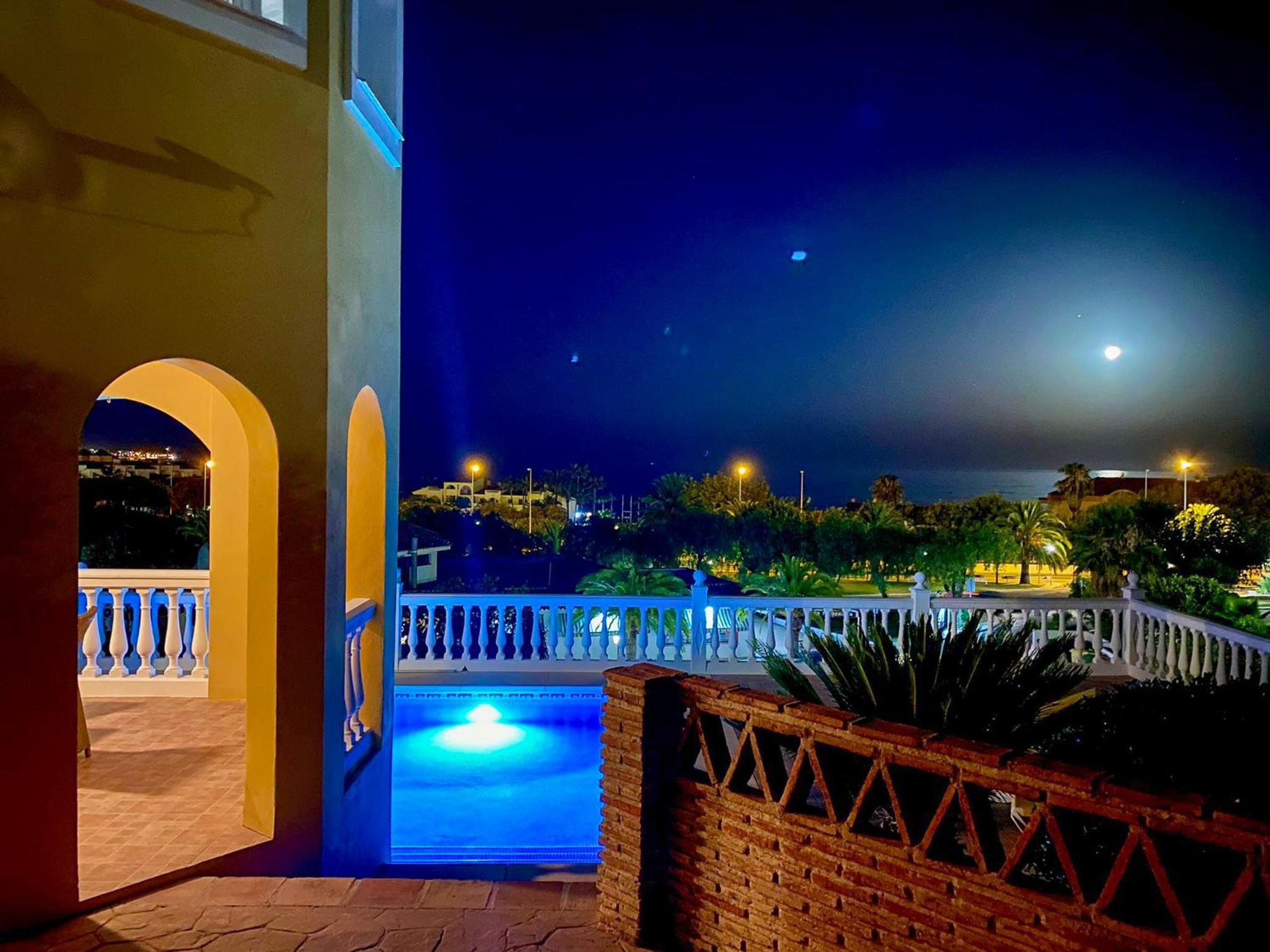 108-Villa, 2 Minutes Walk to the beach, Heated pool