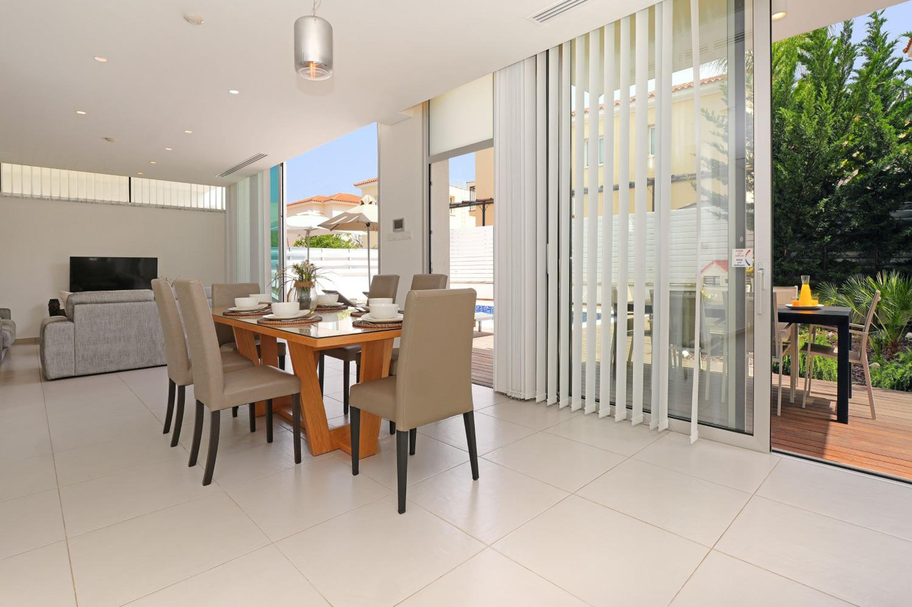 Villa Sunrise Glory - 150m from Trinity Beach