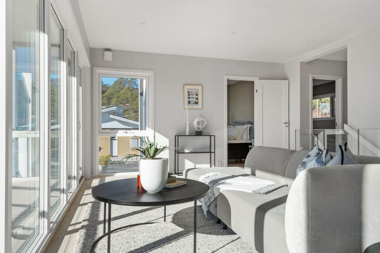 NY Funkisvilla med høy standard på vakre Kungsvik med fantastisk takterrasse