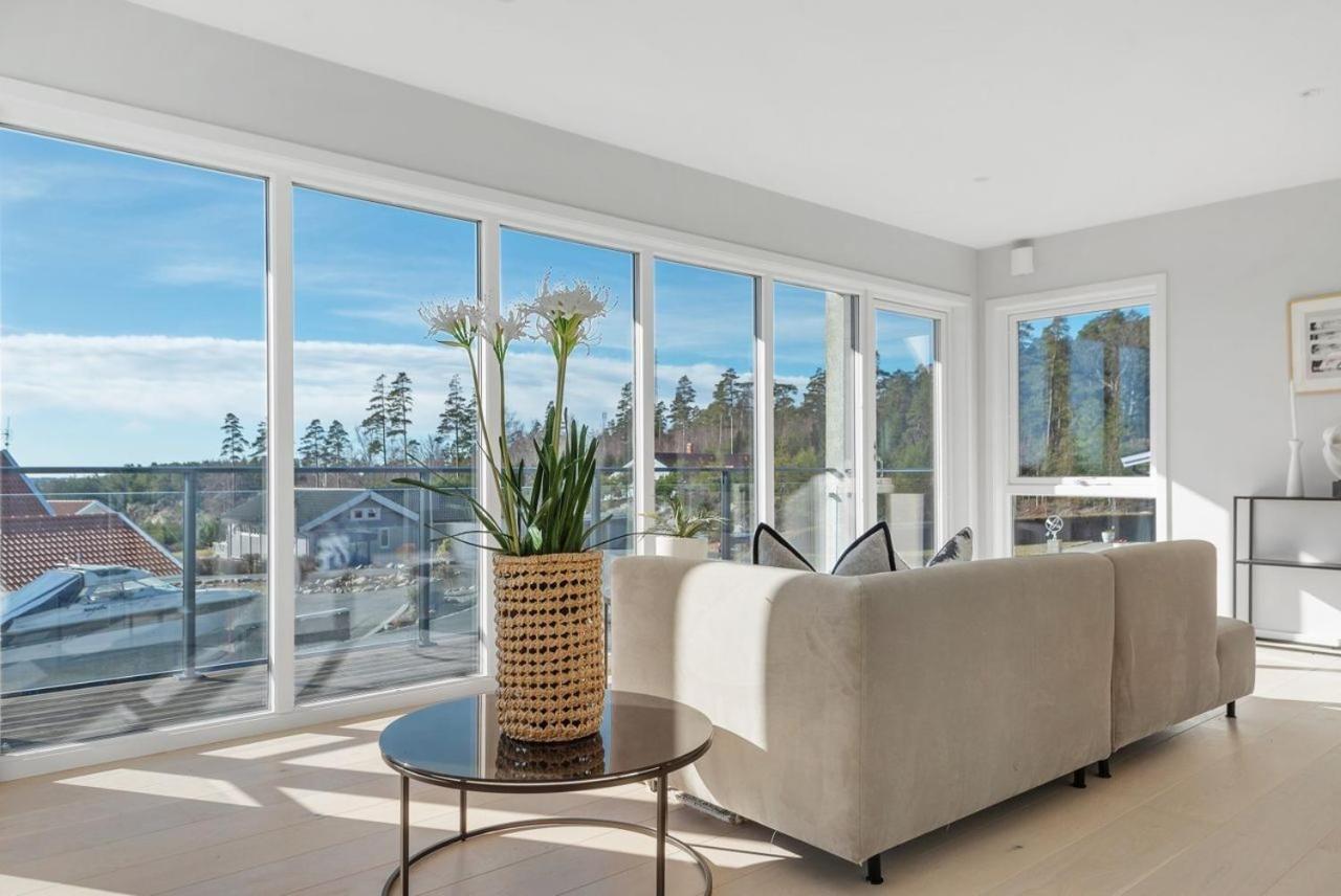 NY Funkisvilla med høy standard på vakre Kungsvik med fantastisk takterrasse