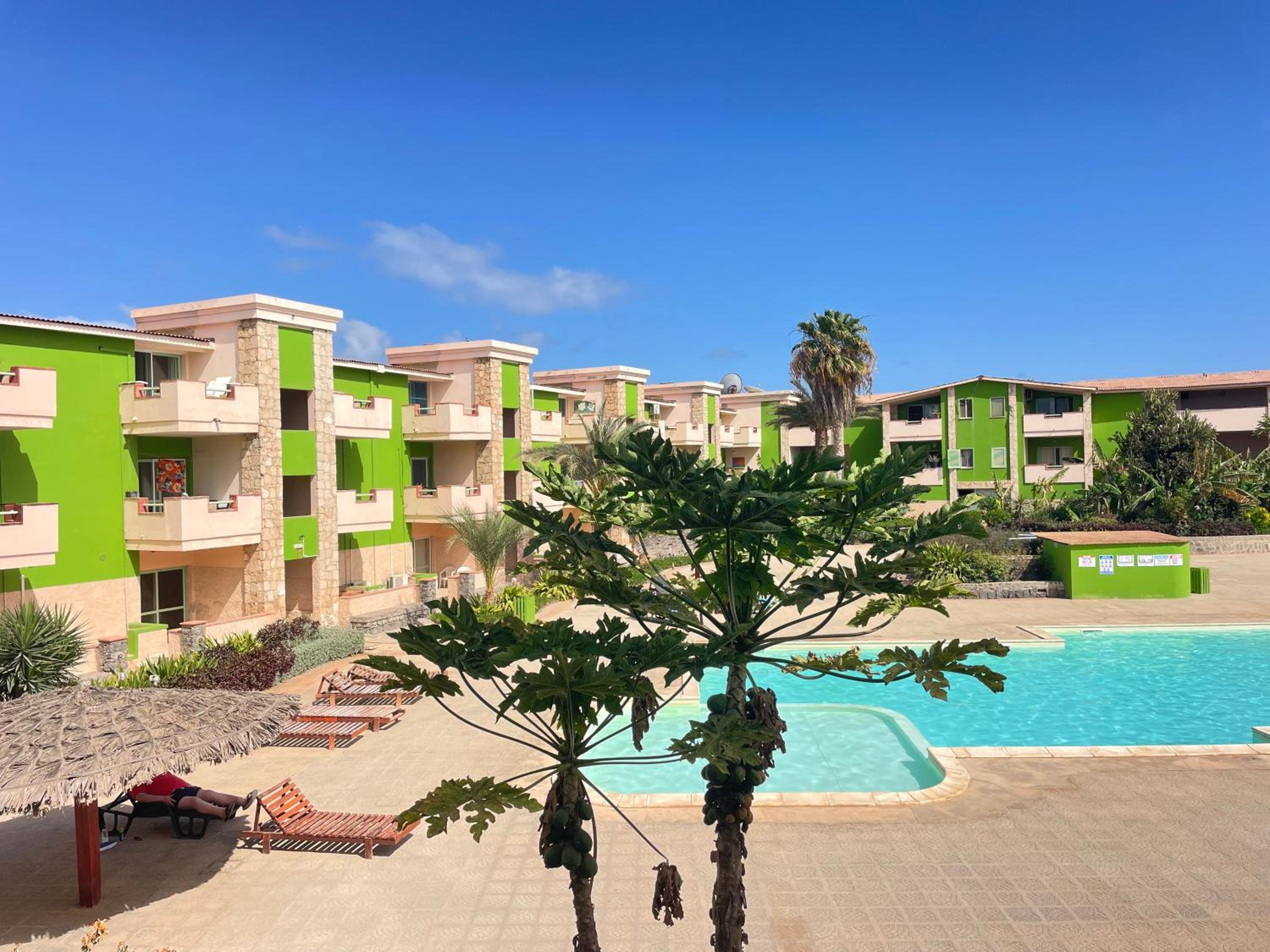 Djadsal Moradias I12 - two bedroom apartment in residence with pool and garden