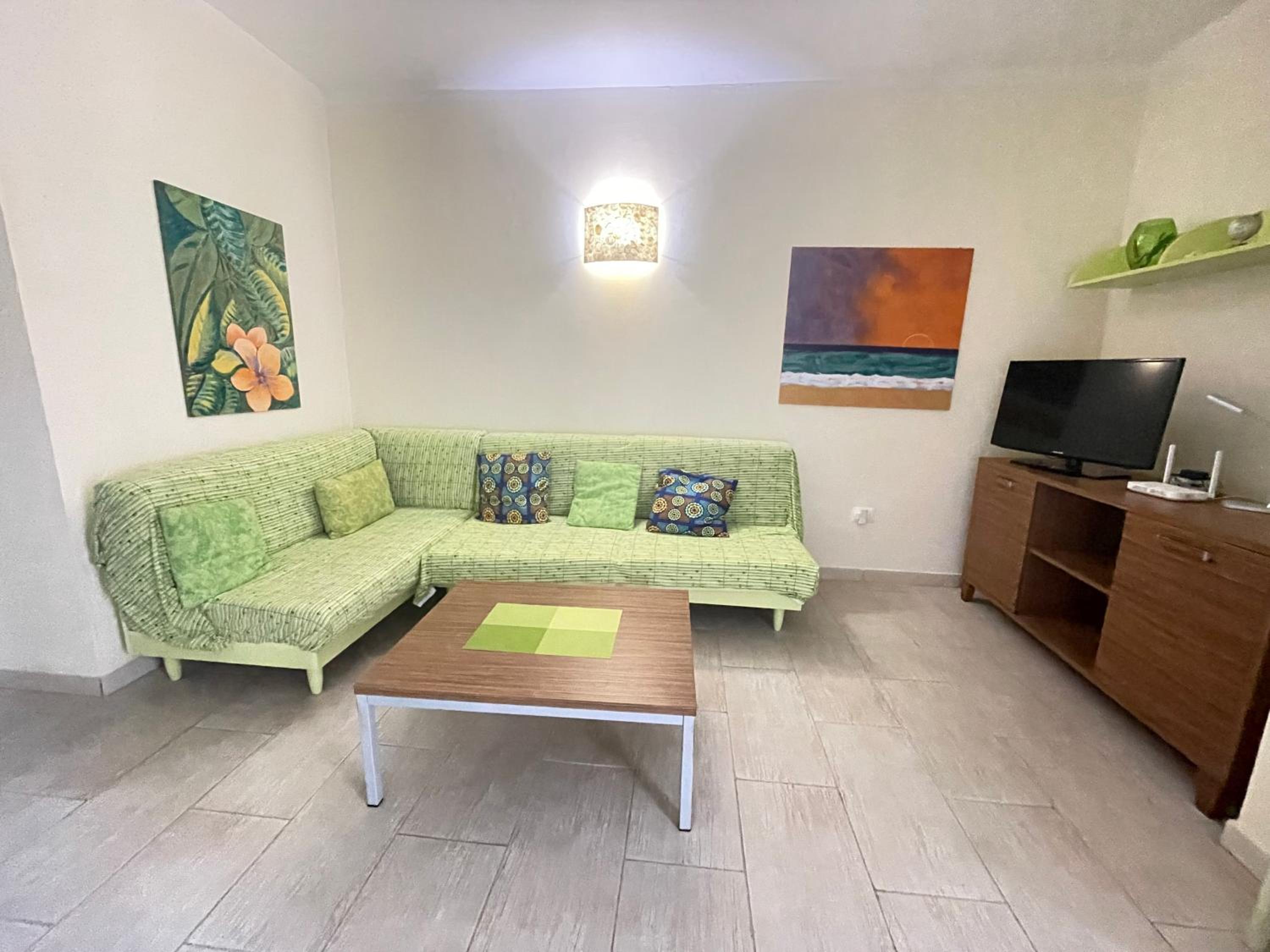 Djadsal Moradias I12 - two bedroom apartment in residence with pool and garden