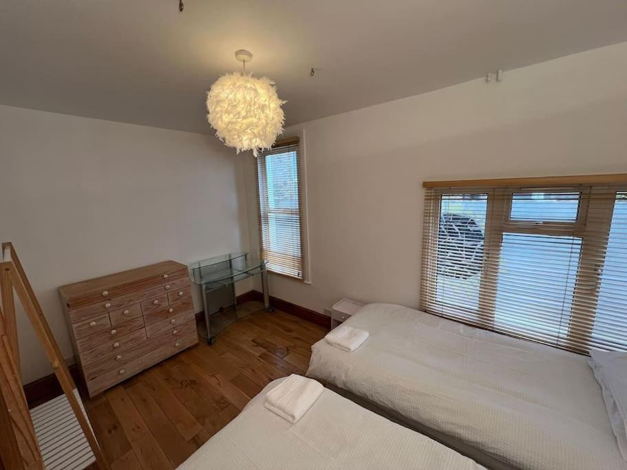 Pretty 2 bed garden apartment zone 2