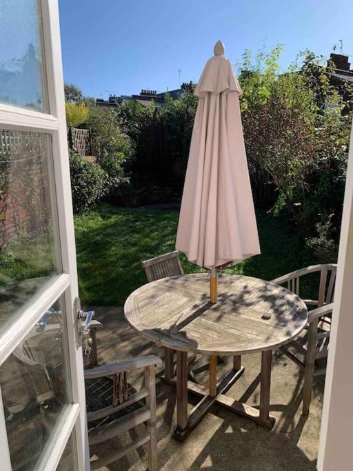 Pretty 2 bed garden apartment zone 2