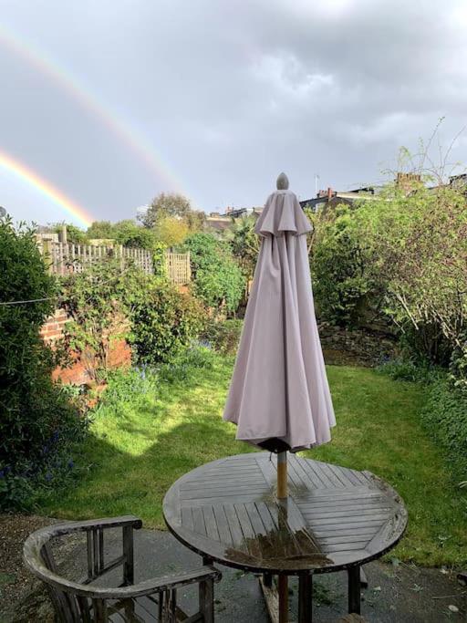 Pretty 2 bed garden apartment zone 2