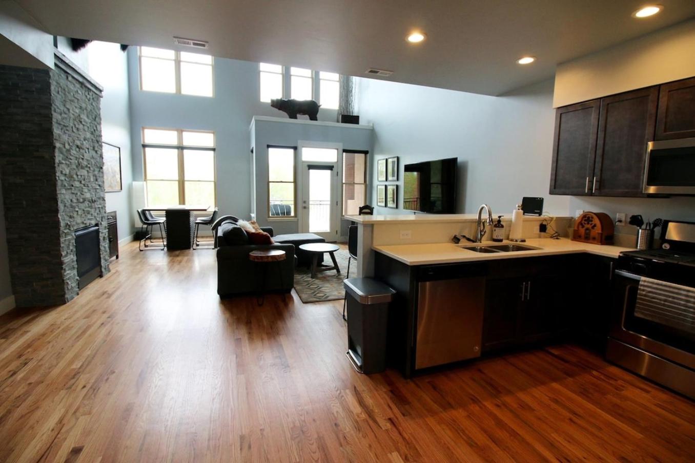 Luxury On the River, Downtown River Balcony STR513 view 3