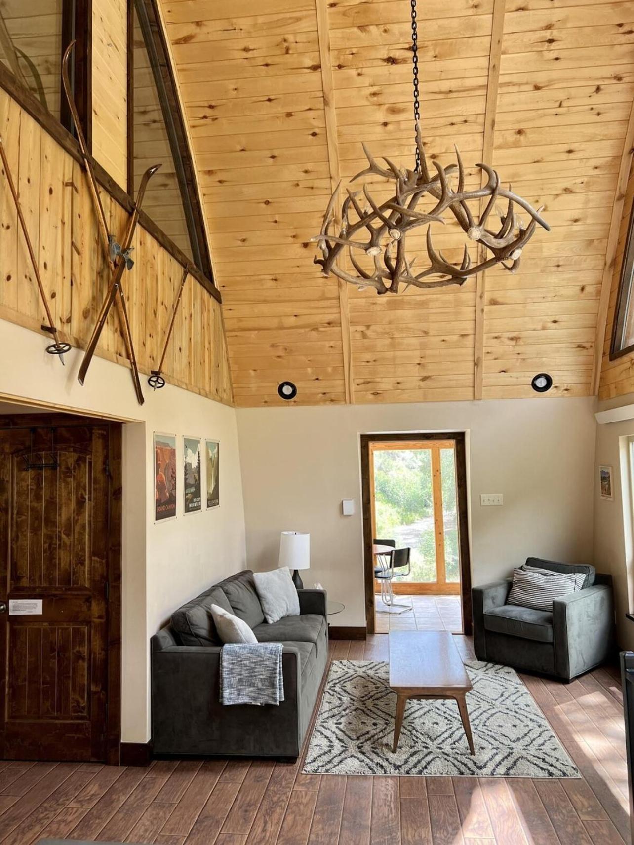 Poncha Creek Mountain Lodge, Near Monarch Mtn