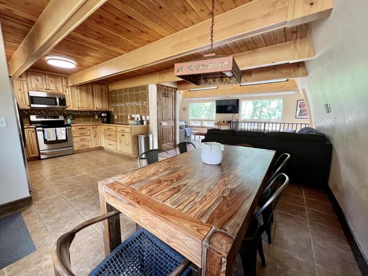 Poncha Creek Mountain Lodge, Near Monarch Mtn