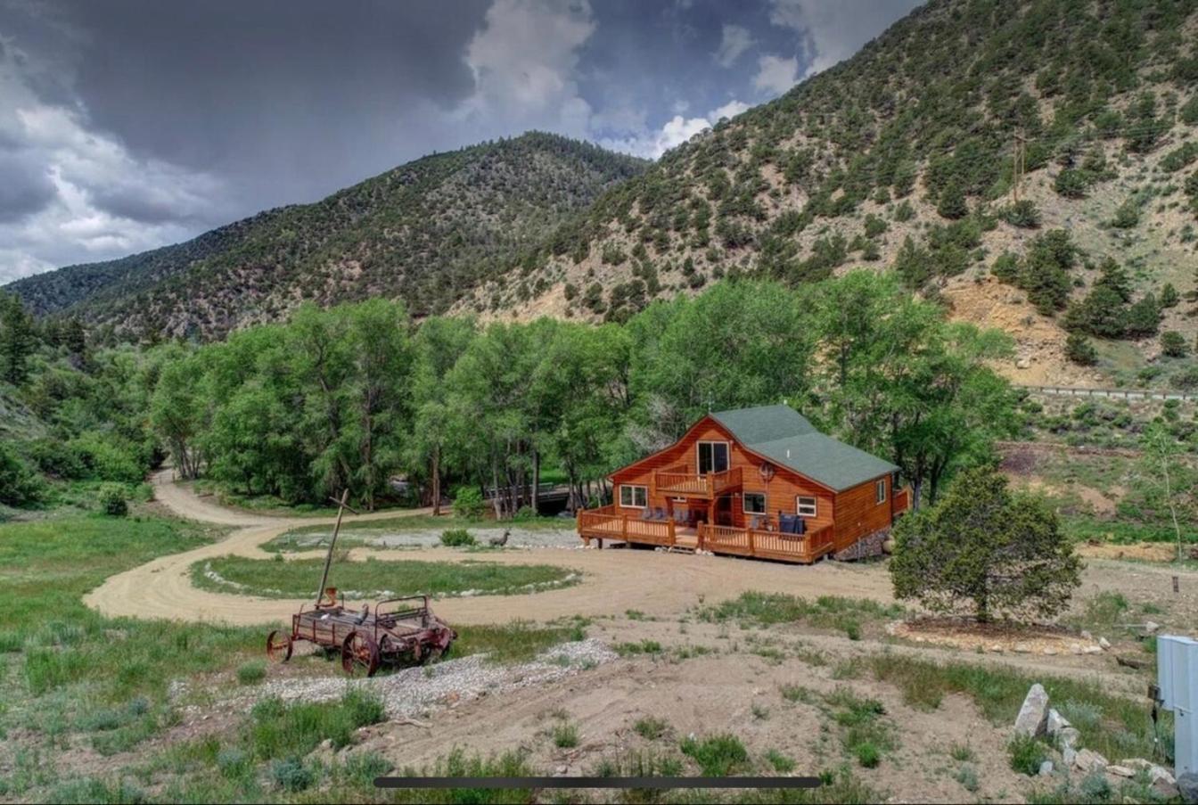 Poncha Creek Mountain Lodge, Near Monarch Mtn