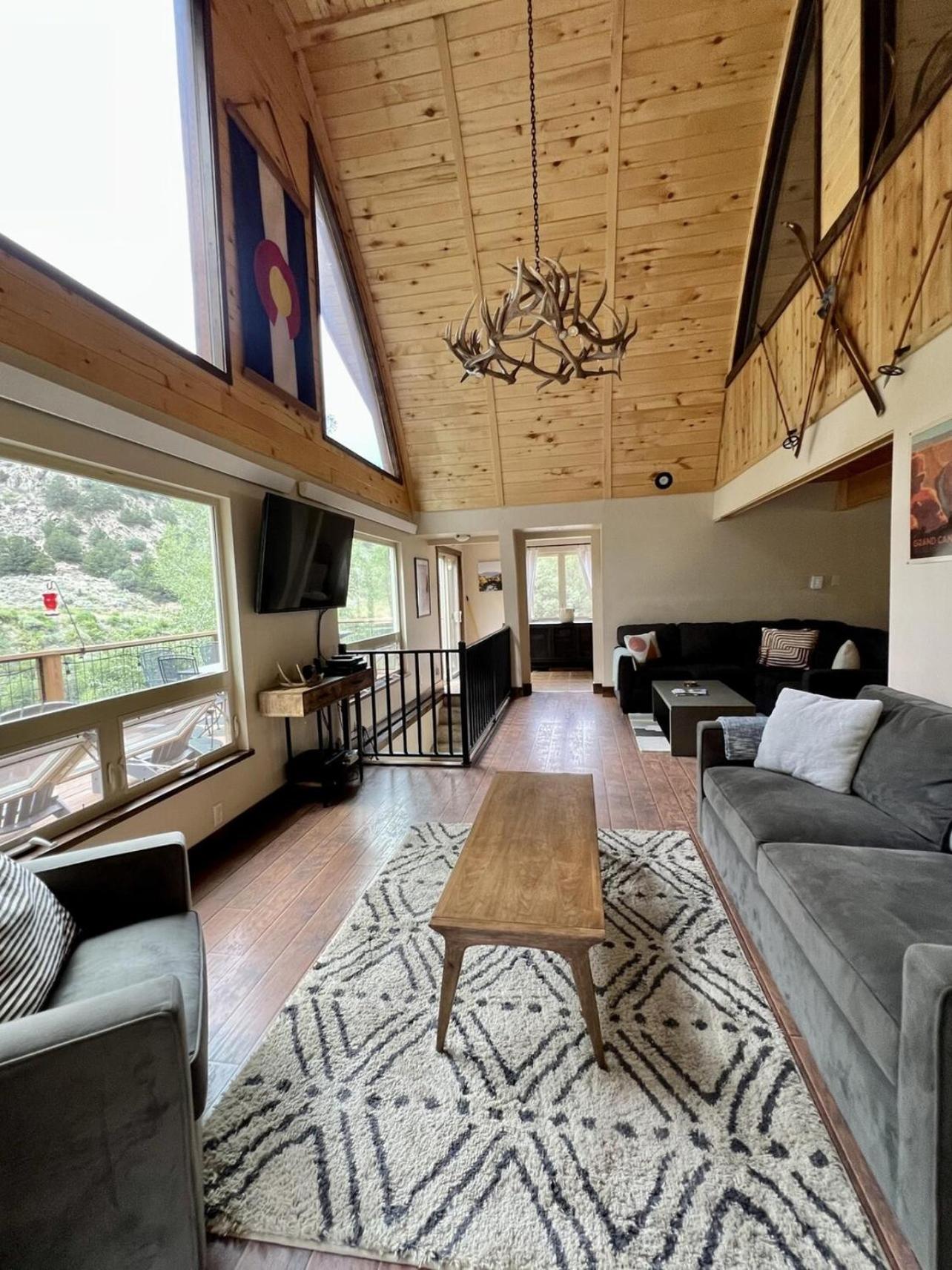 Poncha Creek Mountain Lodge, Near Monarch Mtn
