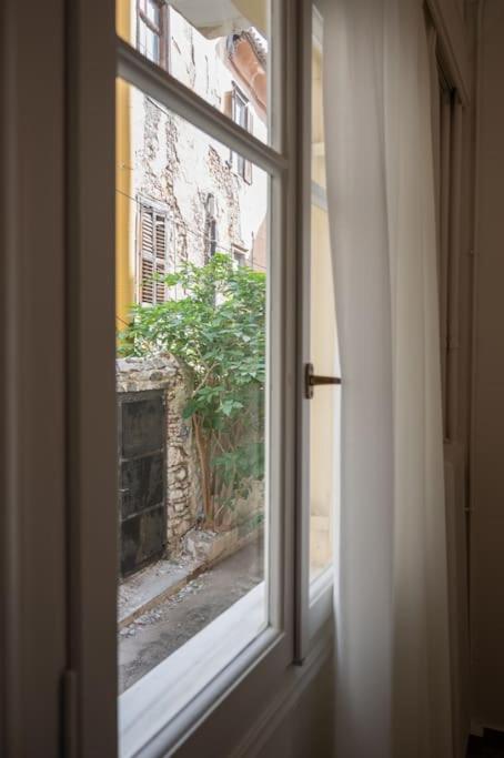 Erato Cosy Apartment by Home SH view 2