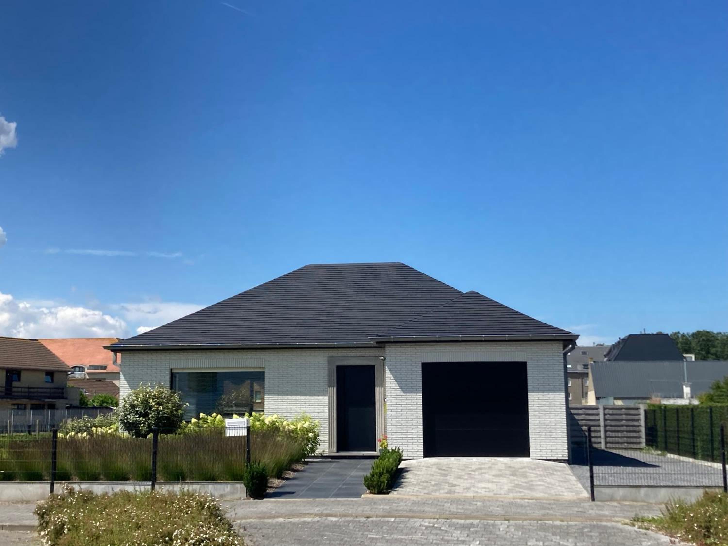 Huswell - Spacious bungalow with garden near the beach & sea