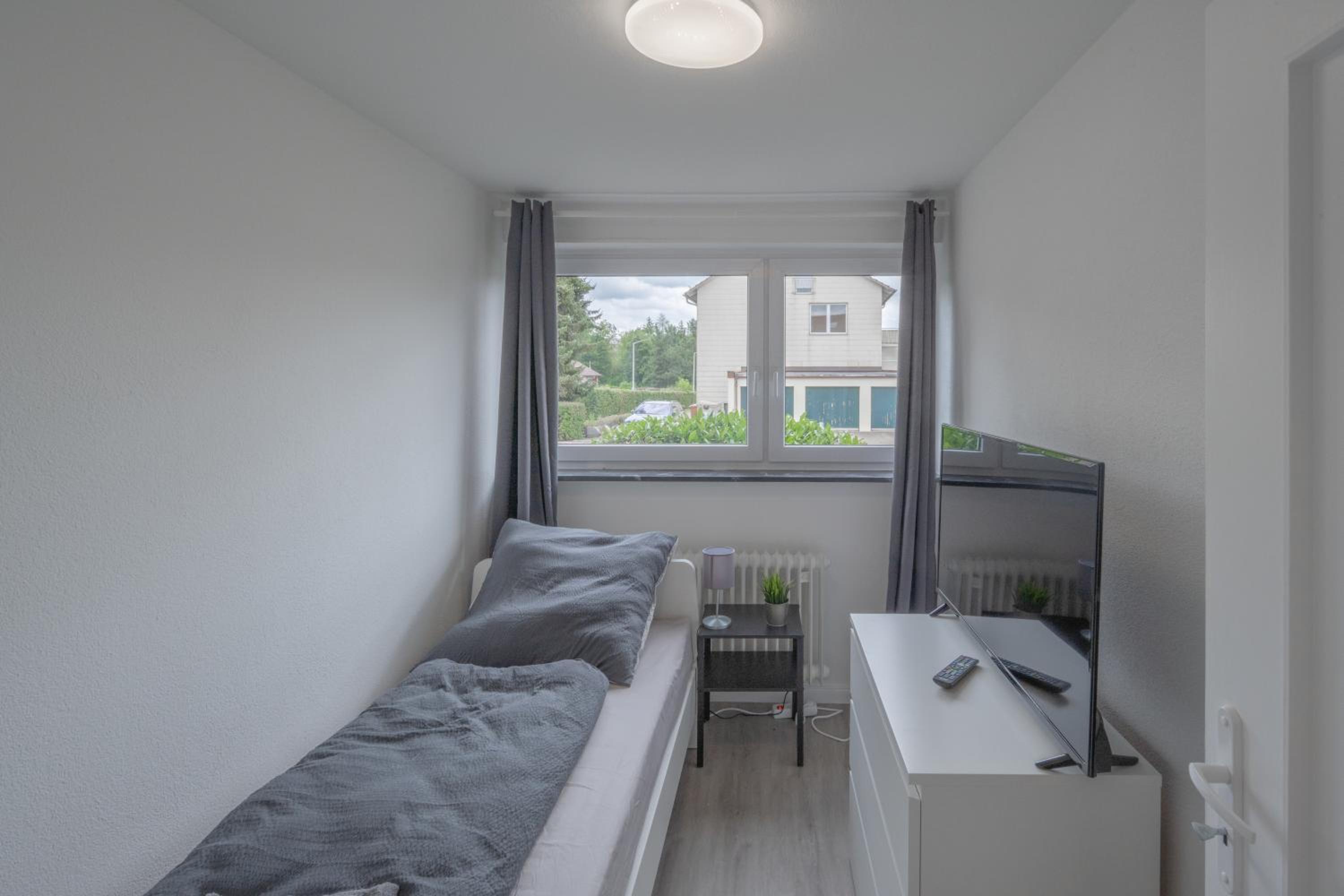 WORK&SLEEP Moderne Apartments in Villingen Schwenningen - Einzelbetten, TV, Bettwäsche & Handtücher, WLAN
