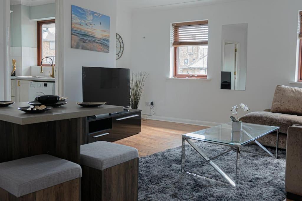 Stylish Waterfront Apartment