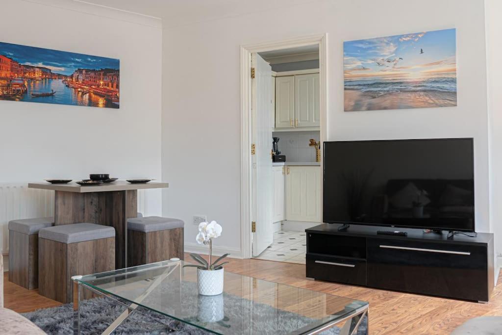 Stylish Waterfront Apartment
