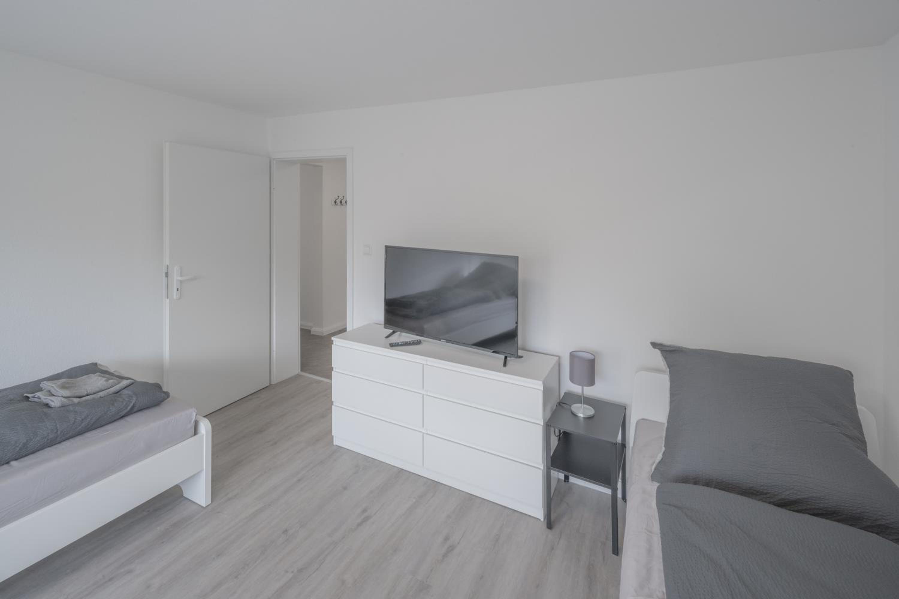 WORK&SLEEP Moderne Apartments in Villingen Schwenningen - Einzelbetten, TV, Bettwäsche & Handtücher, WLAN
