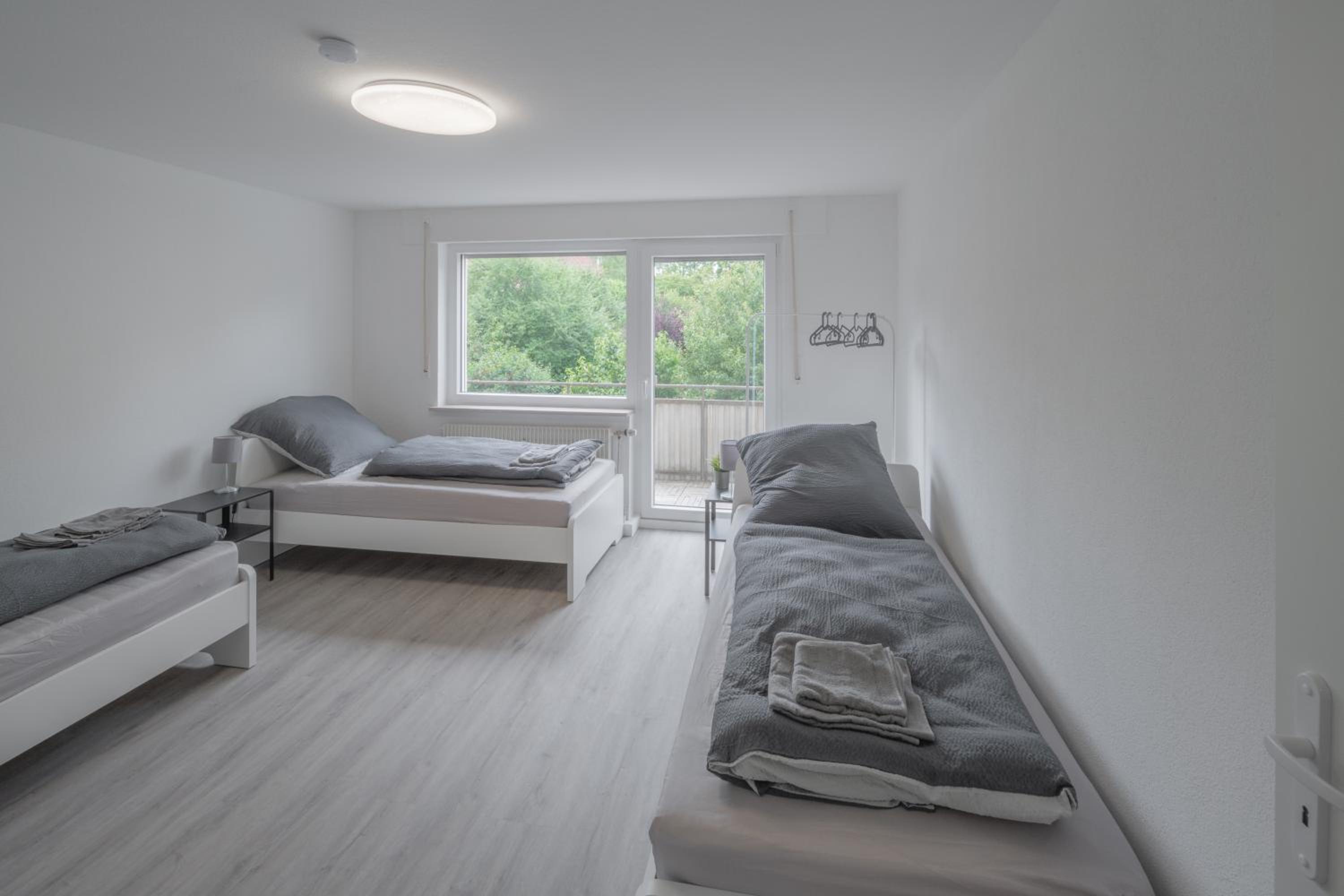WORK&SLEEP Moderne Apartments in Villingen Schwenningen - Einzelbetten, TV, Bettwäsche & Handtücher, WLAN