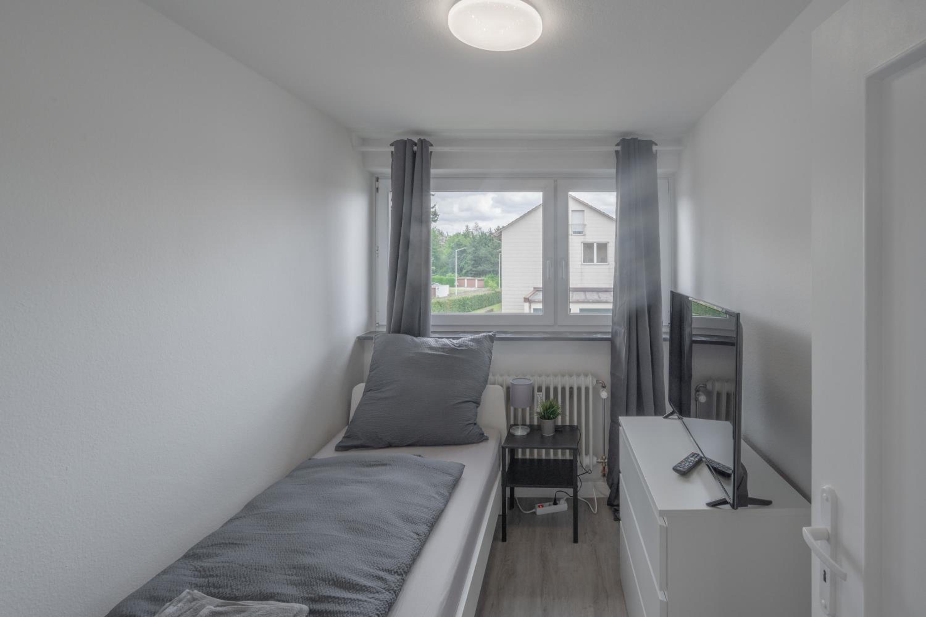 WORK&SLEEP Moderne Apartments in Villingen Schwenningen - Einzelbetten, TV, Bettwäsche & Handtücher, WLAN