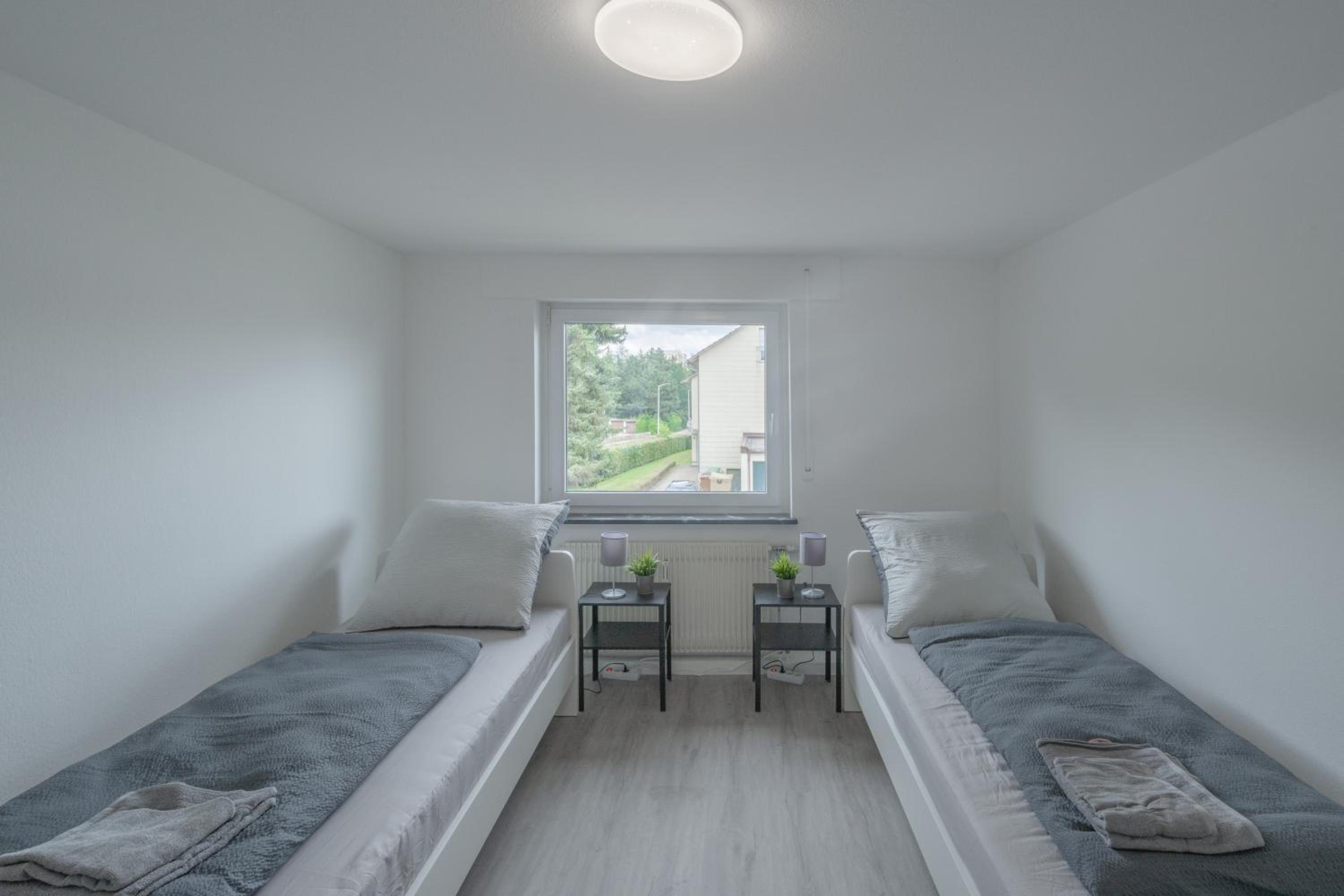 WORK&SLEEP Moderne Apartments in Villingen Schwenningen - Einzelbetten, TV, Bettwäsche & Handtücher, WLAN
