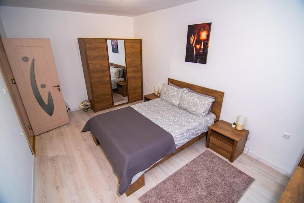 Benny's flat