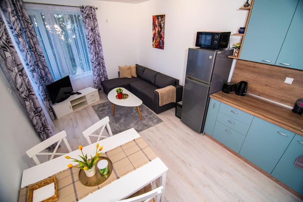 Benny's flat