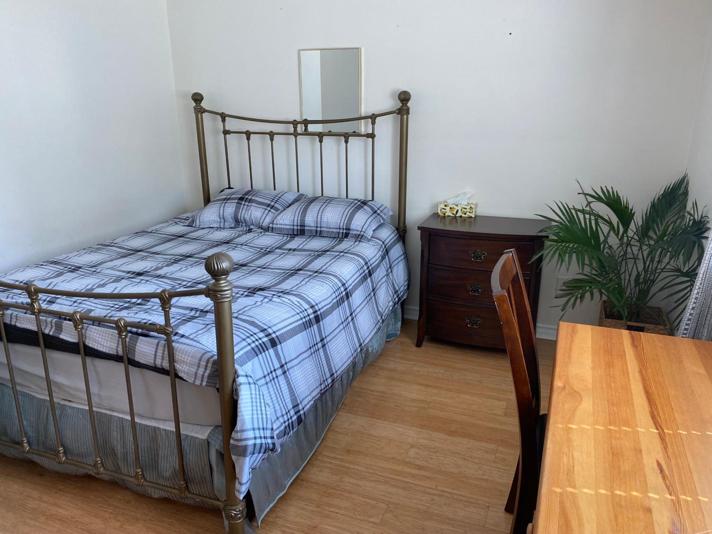 Affordable 4 Bedroom Home Near Hwy401