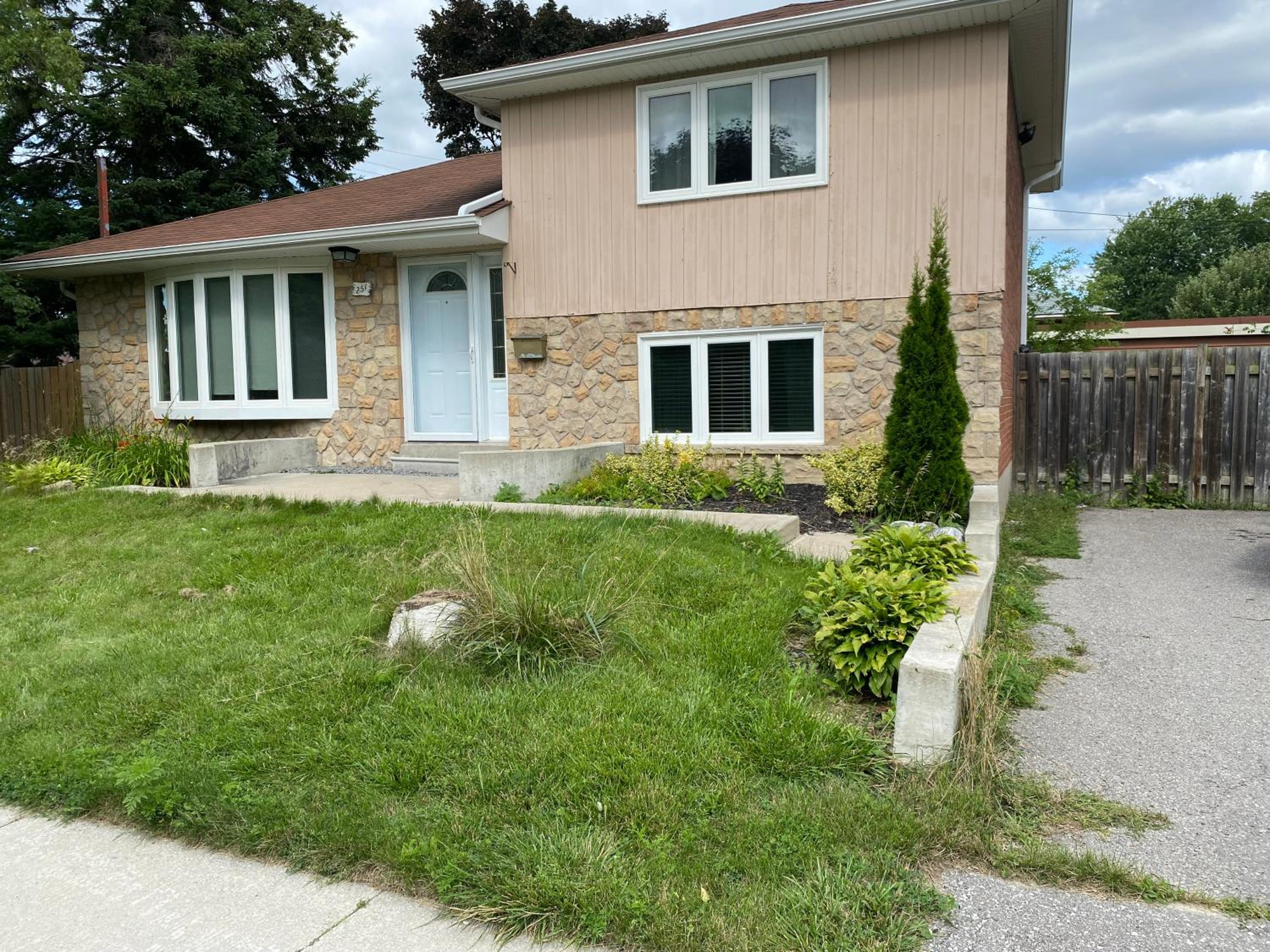 Affordable 4 Bedroom Home Near Hwy401