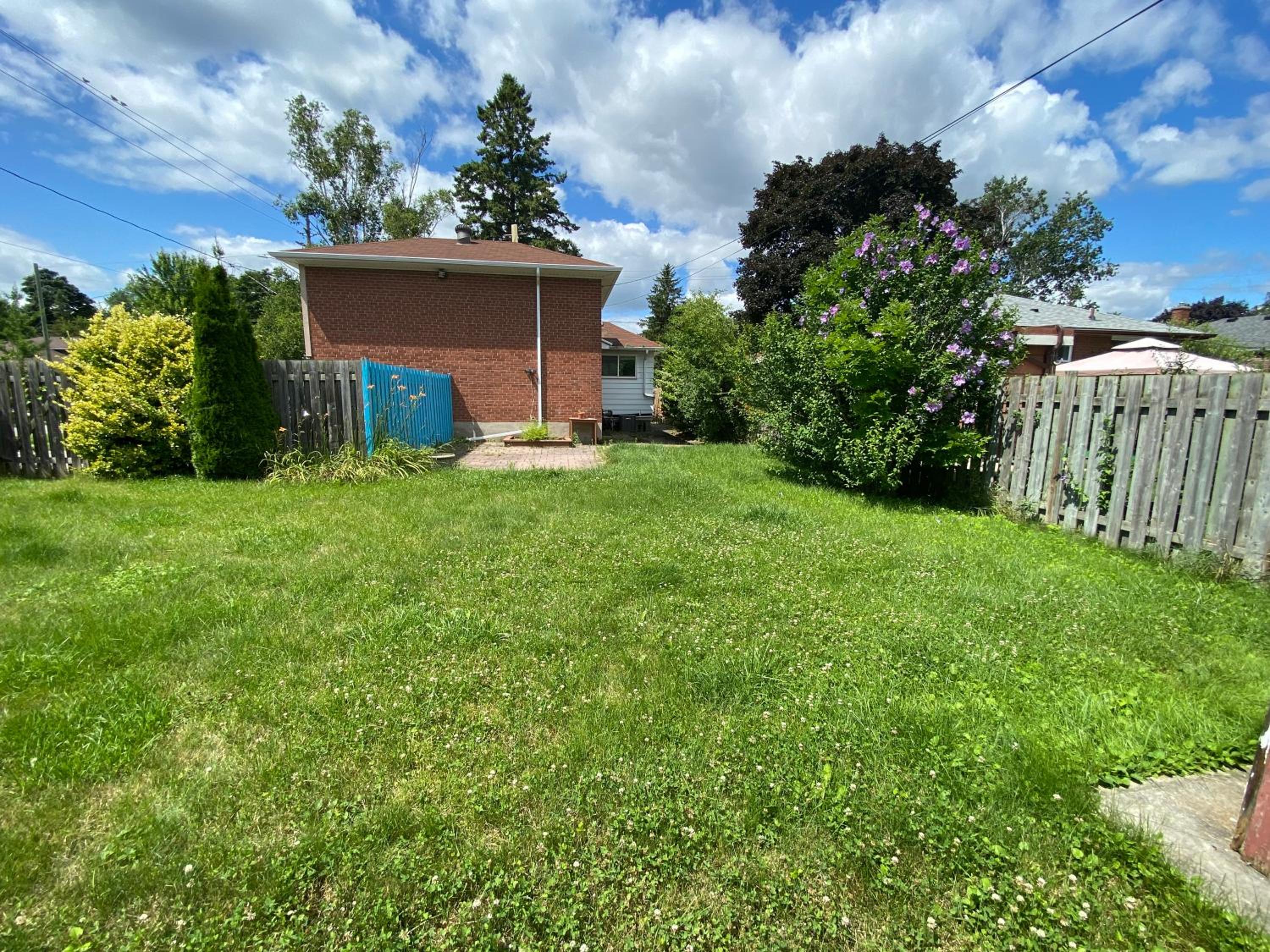 Affordable 4 Bedroom Home Near Hwy401