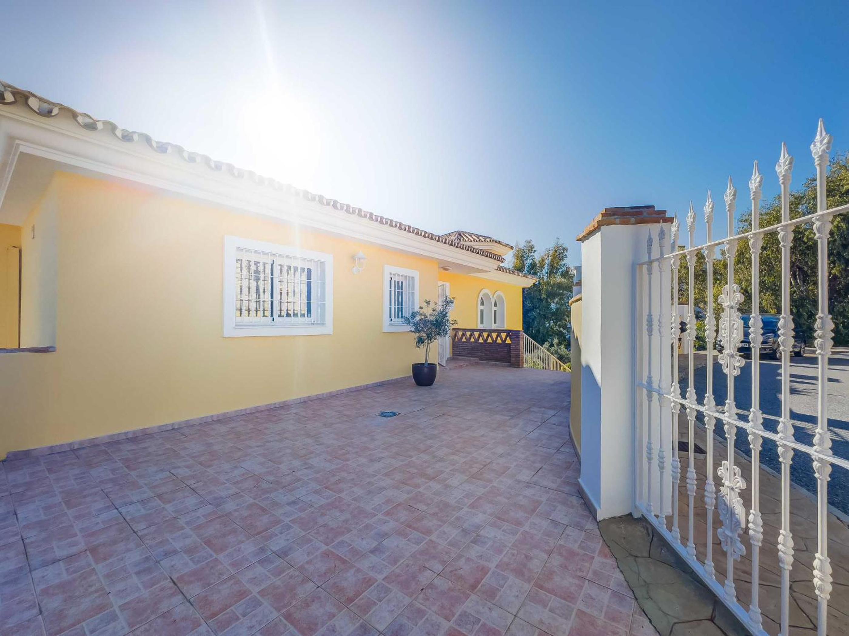 108-Villa, 2 Minutes Walk to the beach, Heated pool