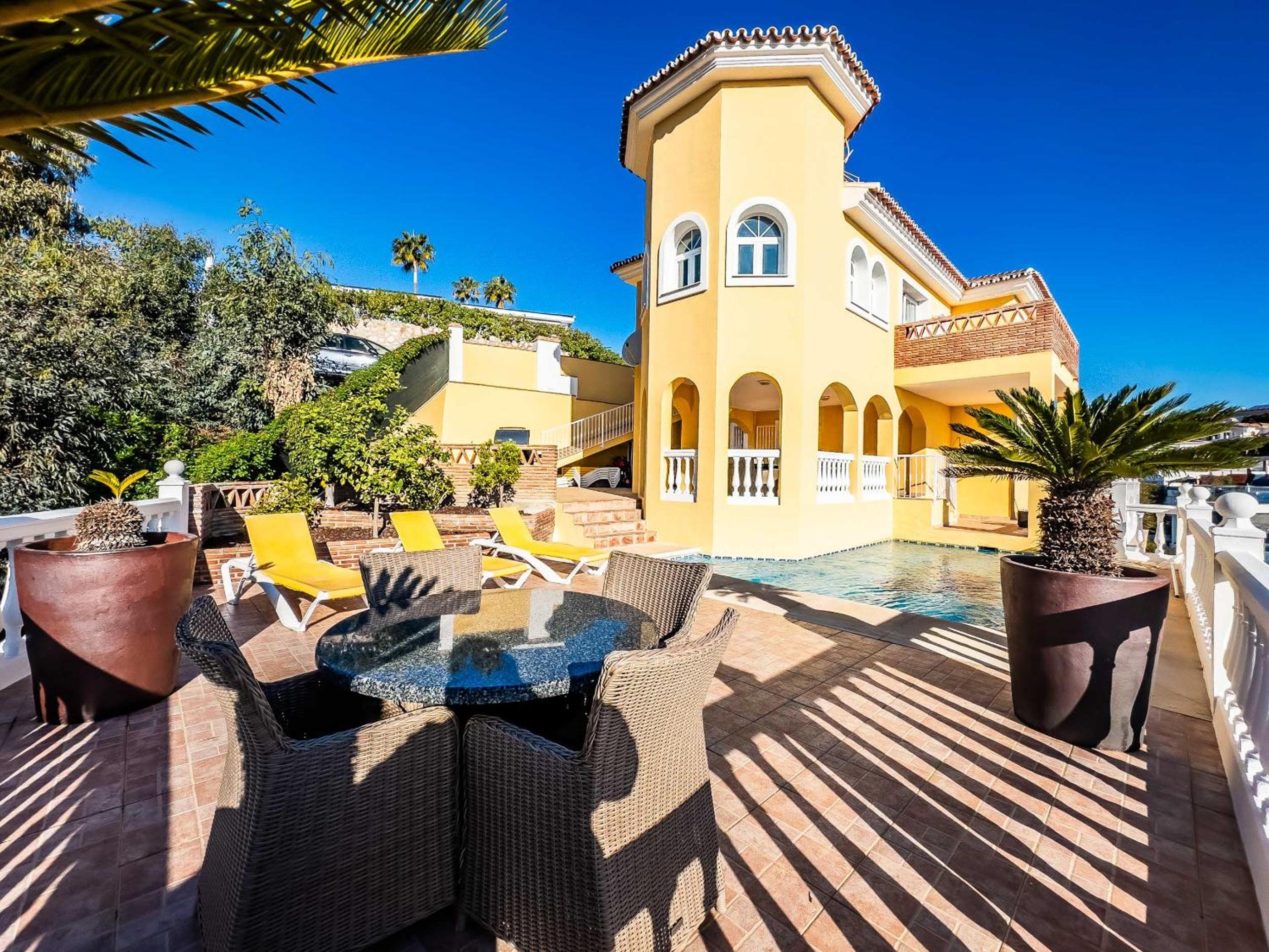 108-Villa, 2 Minutes Walk to the beach, Heated pool