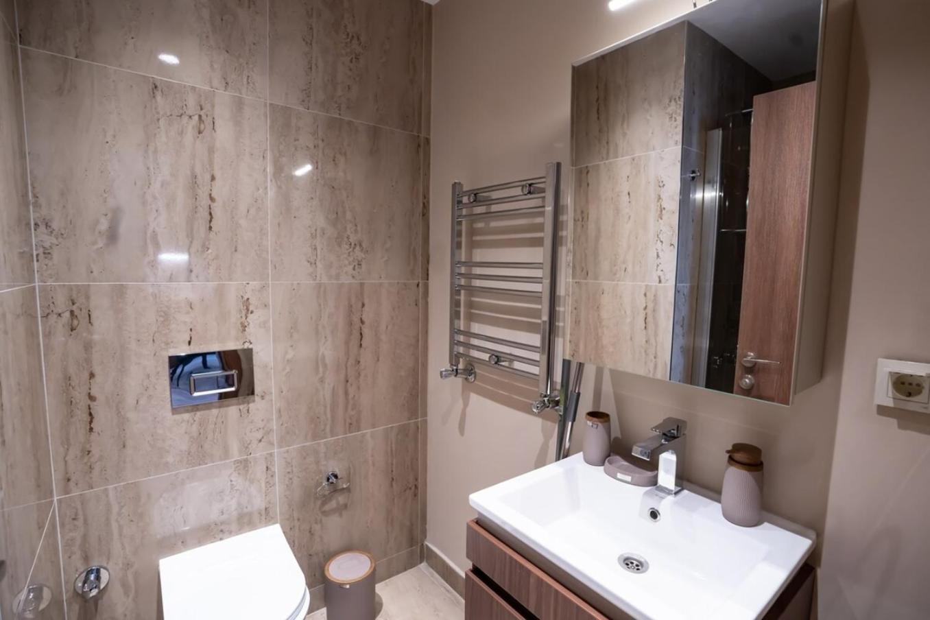Charming and Cozy 1-Bedroom Explore the City