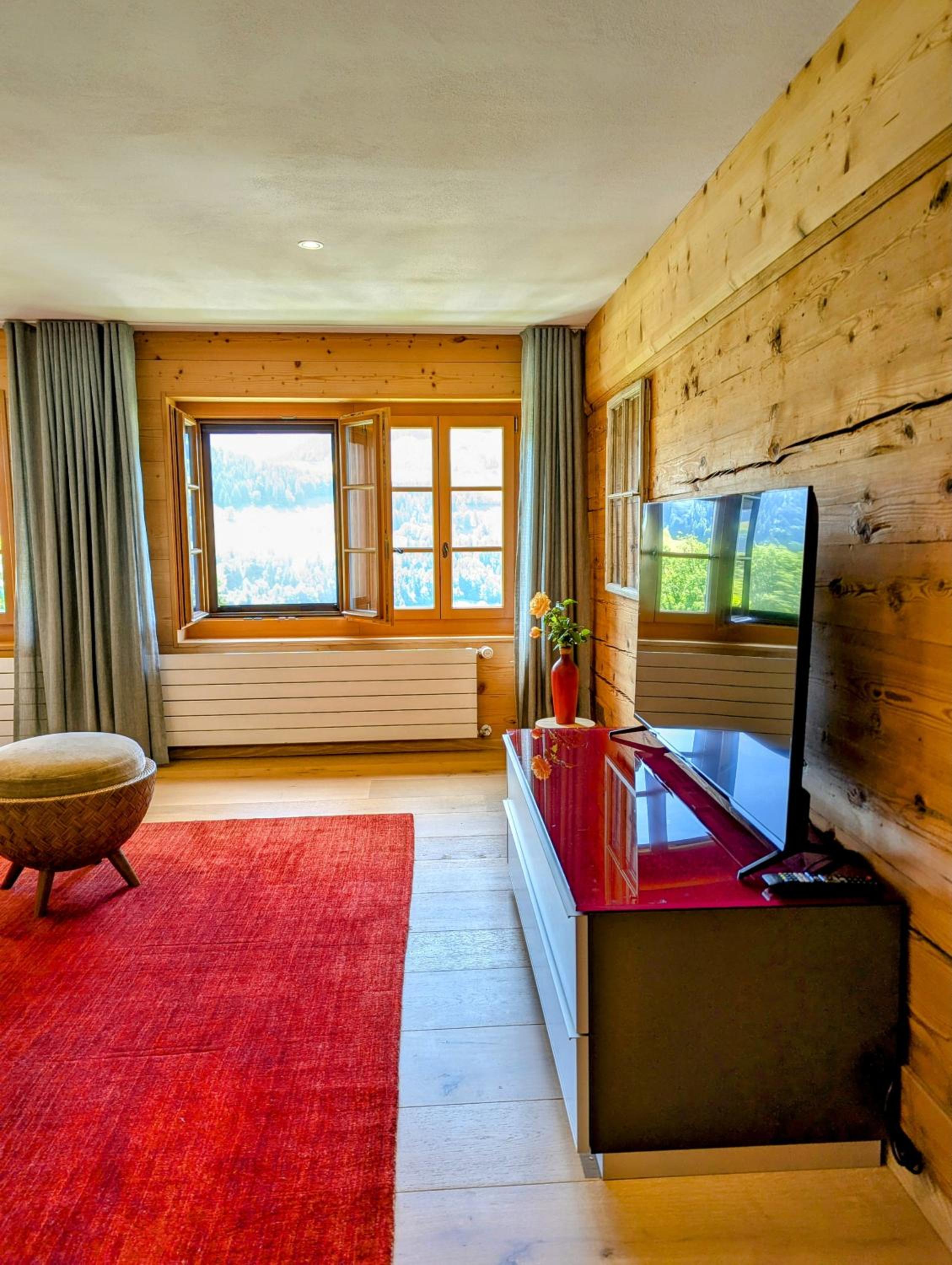 Swiss Mountain-Valley View Lodge