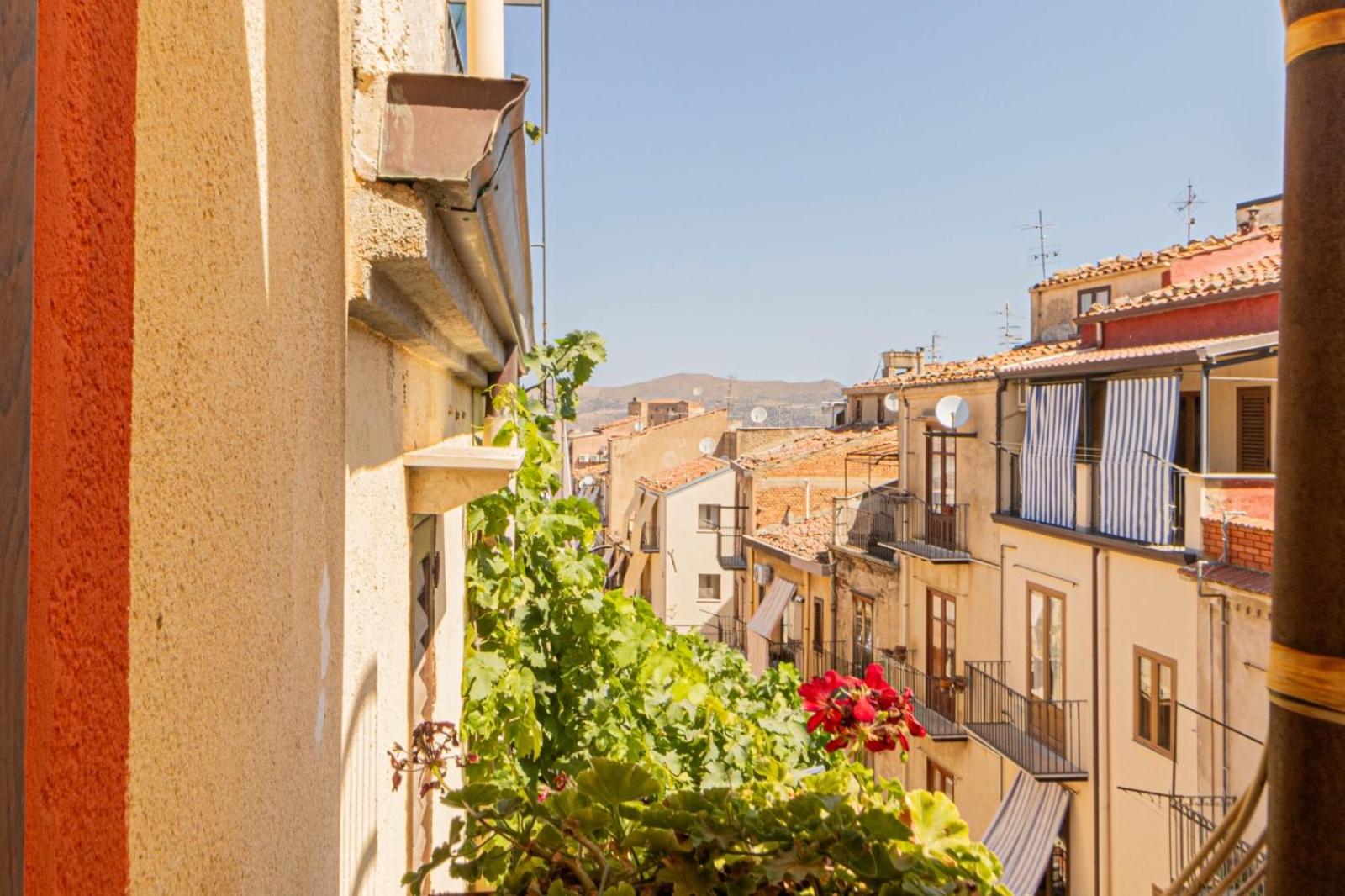 Casa "a chiazzetta" view 2