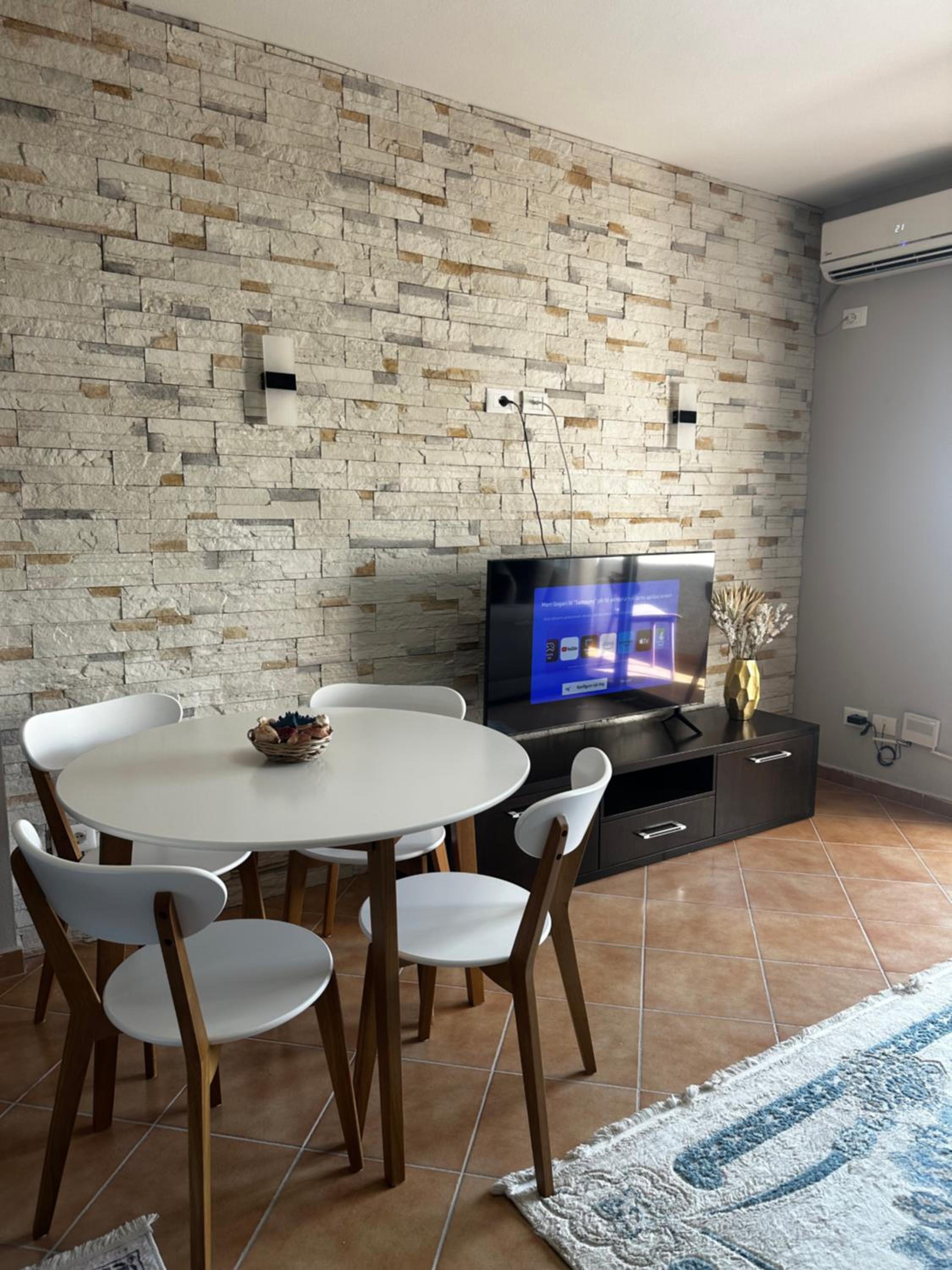 Dea Apartament Durrës, Golem