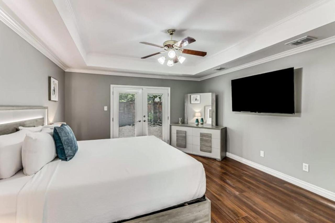 277 Luxury Home fenced back yard 5 bedrooms view 5