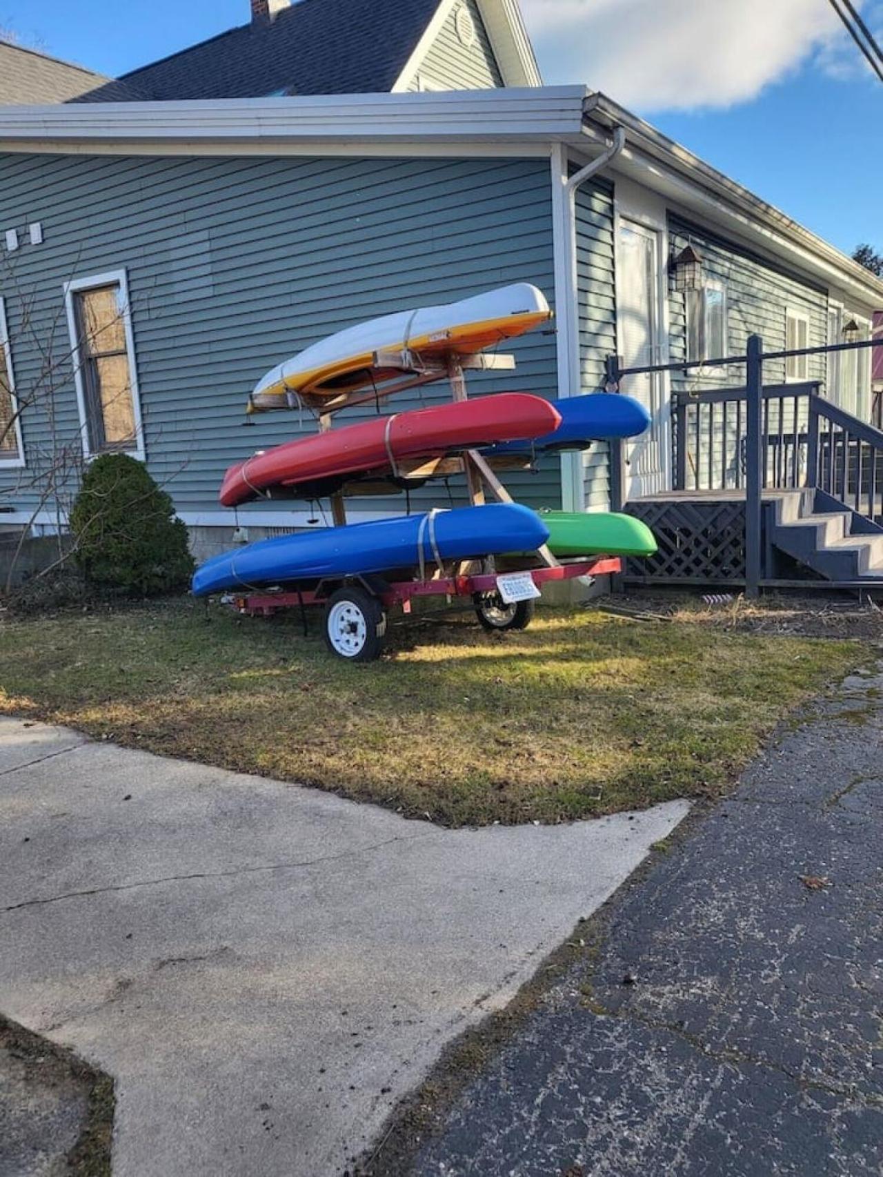 352 Massive home with Kayaks and Putt Putt view 2