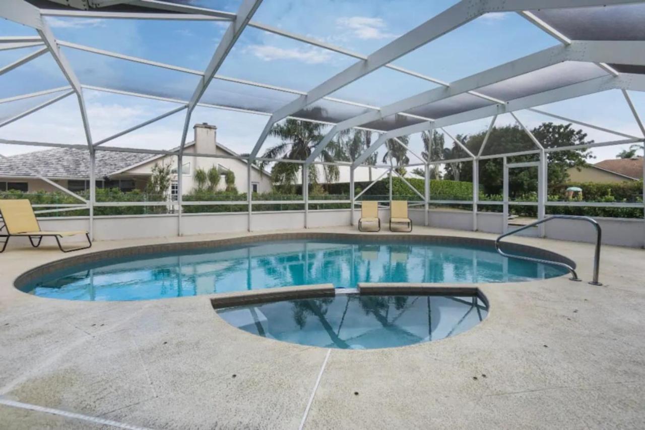 240 Massive 6 bedroom with Pool view 5