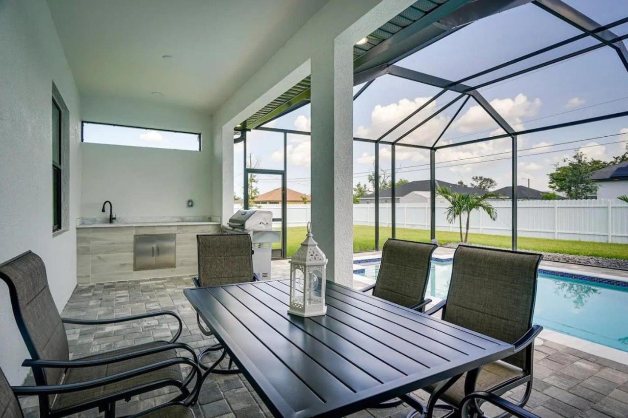 4 bedrooms Fenced yard Pool tvs in all rooms view 4