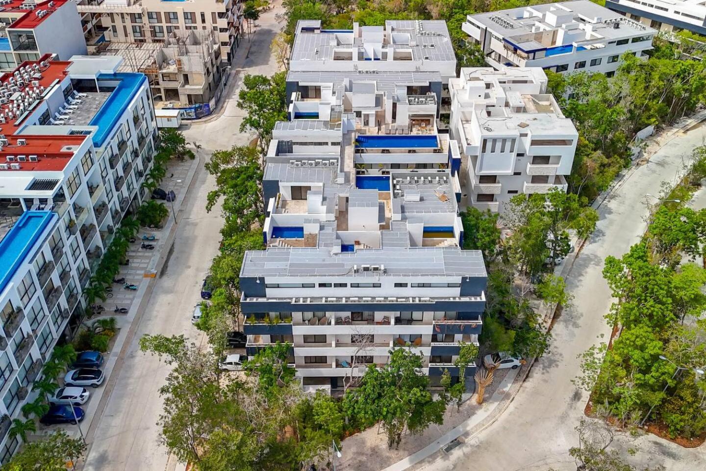 2 BD Suite with Private Balcony, Rooftop Pool, Gym view 3