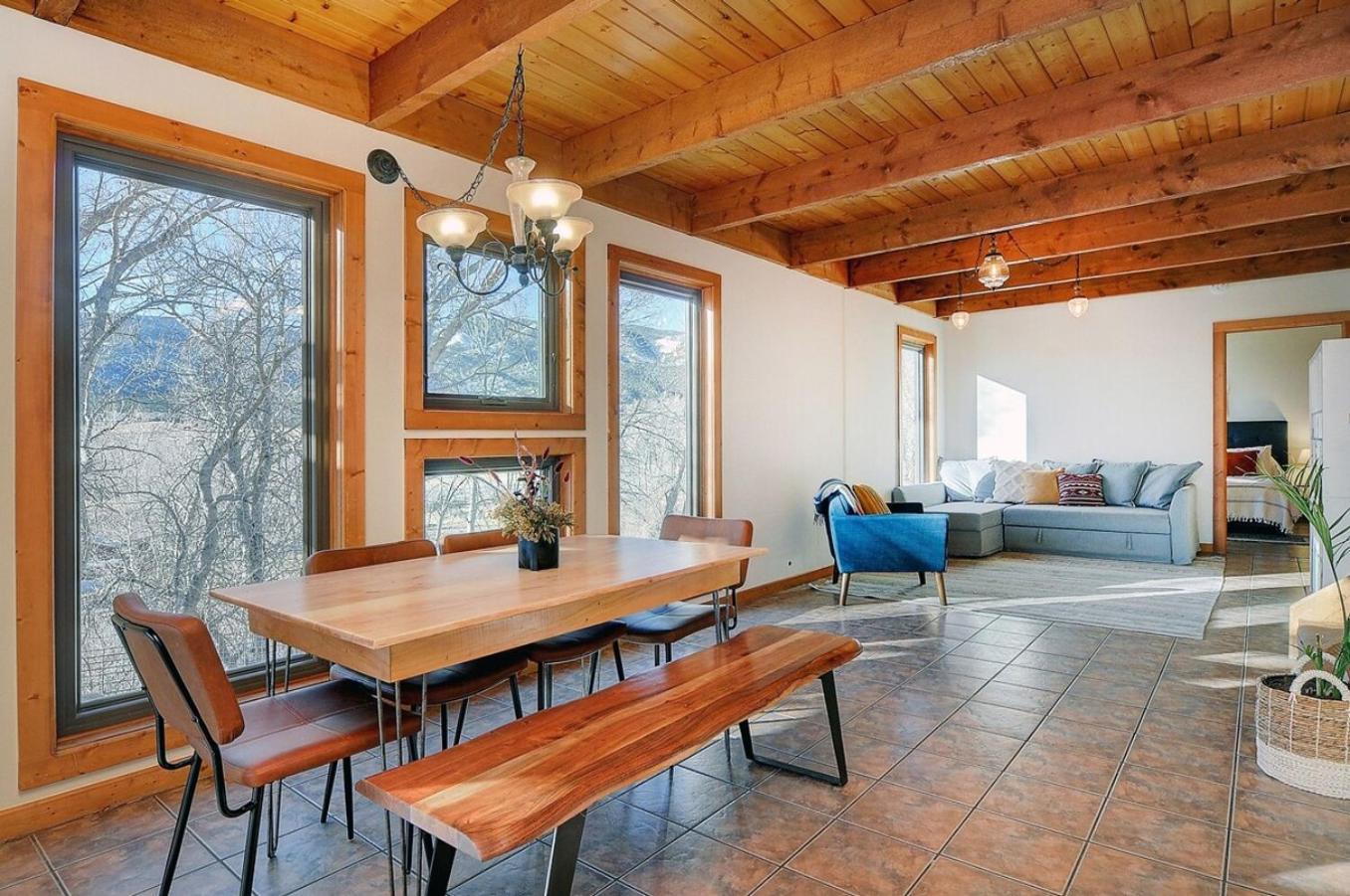 Casa Salida! 1 mile from dwntwn, private hot tub view 4