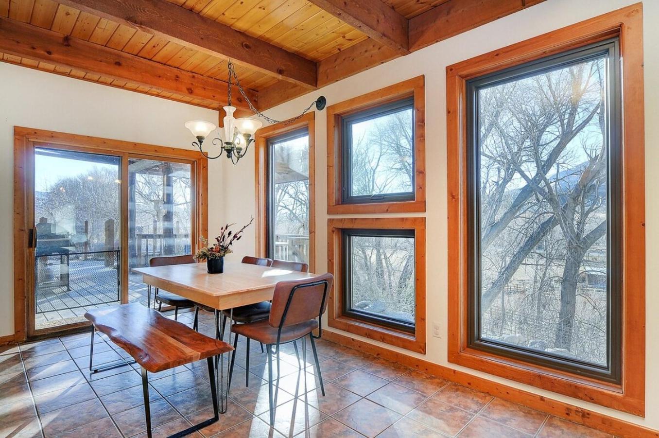 Casa Salida! 1 mile from dwntwn, private hot tub view 5