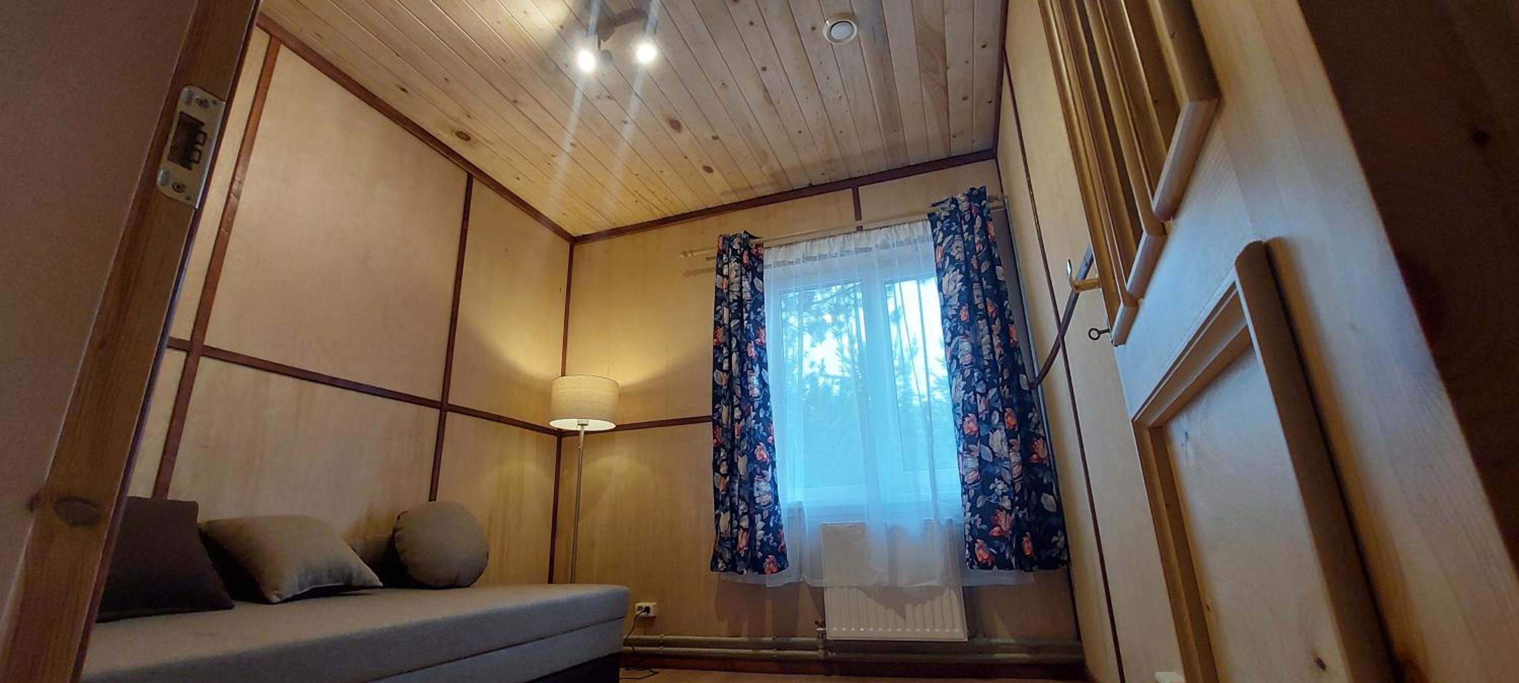 Viesu māja Bezdelīgas