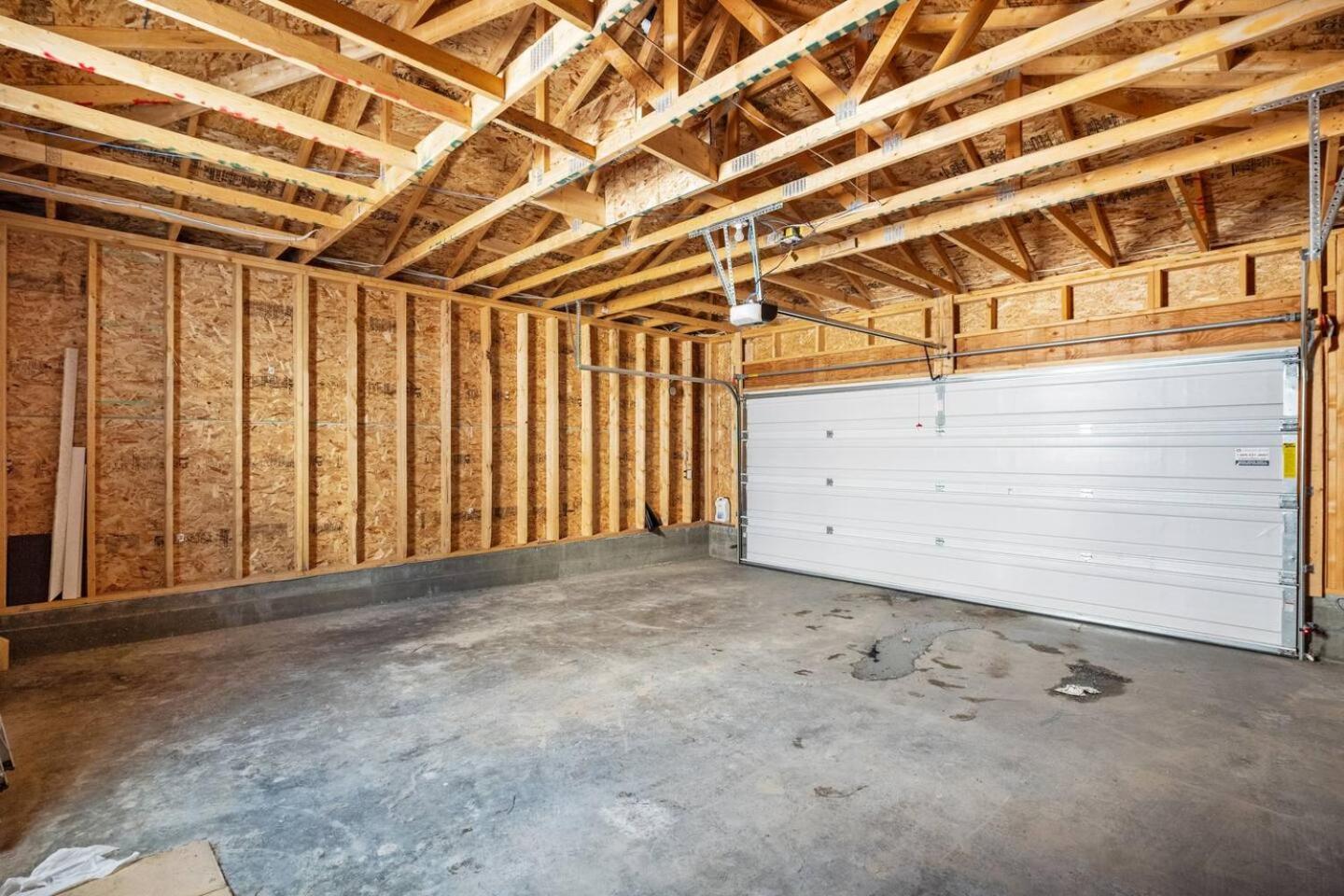 Stylish Designer's Favorite Home with Free Banff Pass, Netflix, Double Garage, Sleeps 8