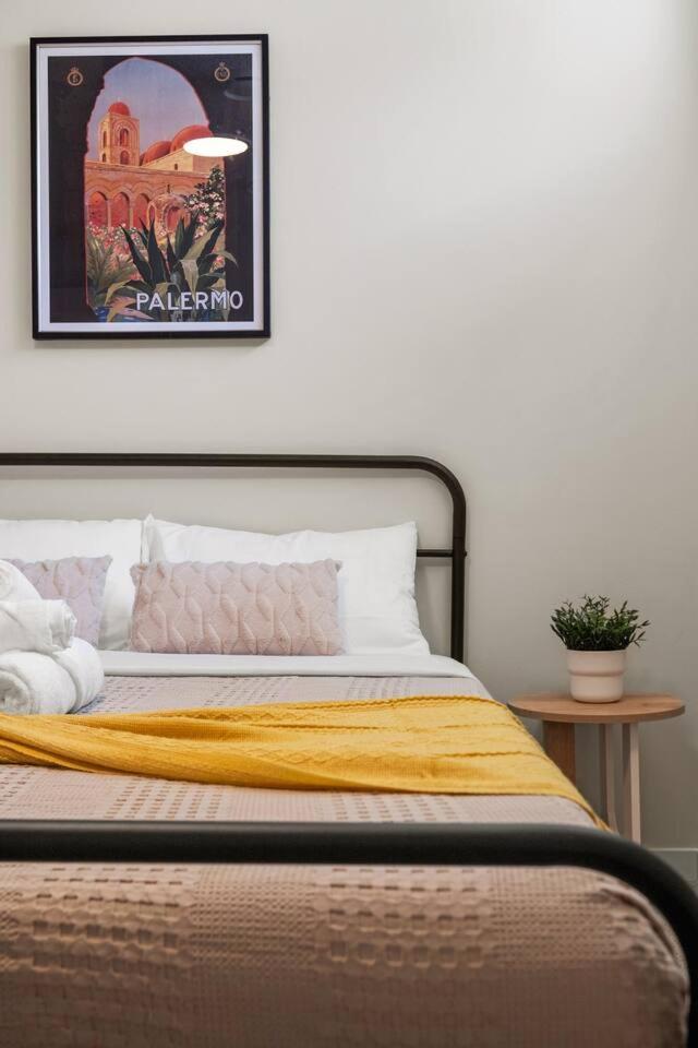 Entire 4 Bedroom House Including Basement with King Size Bed, Upgrade Your Stay, Netflix, Sleeps 14