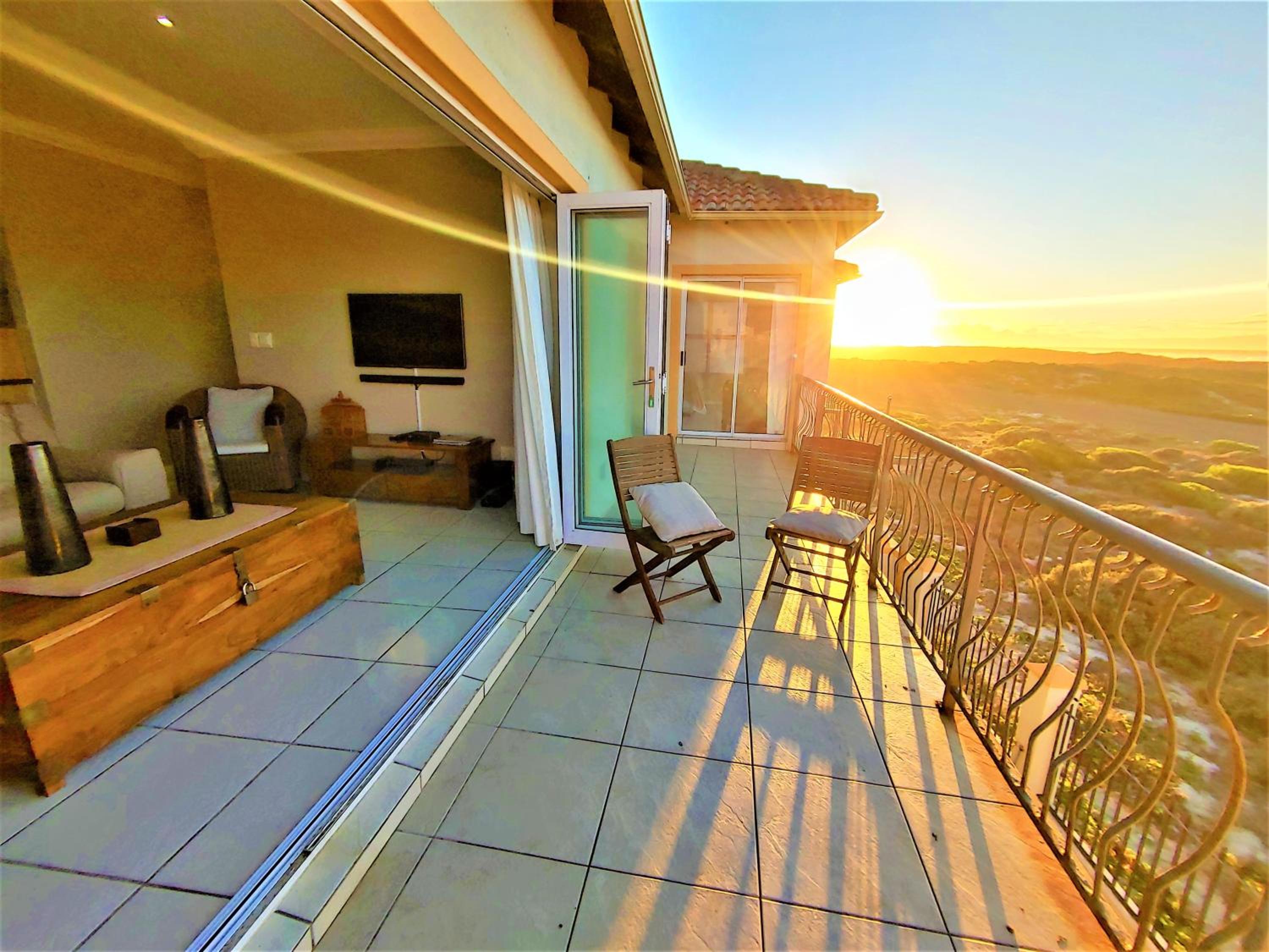Santiago Bay Self-Catering Apartment in Capricorn Beach Estate, Muizenberg, close to the beach